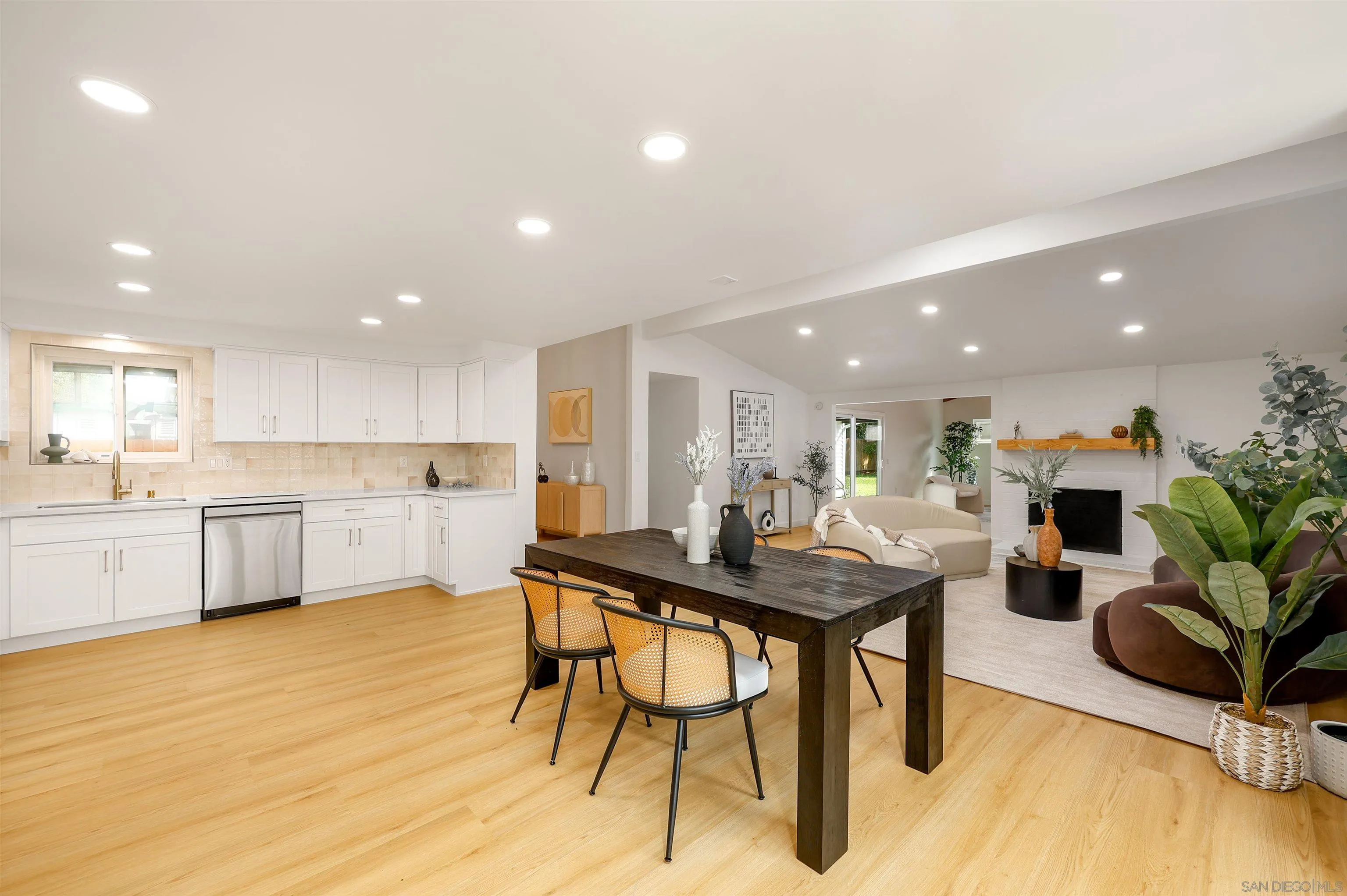 https://cdn.realtyfeed.com/cdn/127/260003362/aec947b9f684411957eae4b1eae7e692.webp