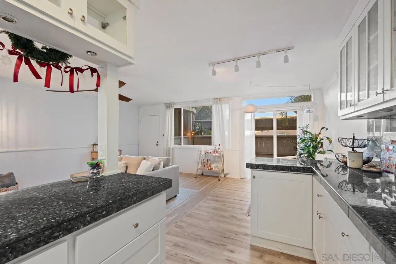 Photo #8: 260003363 Listing: Photo #8