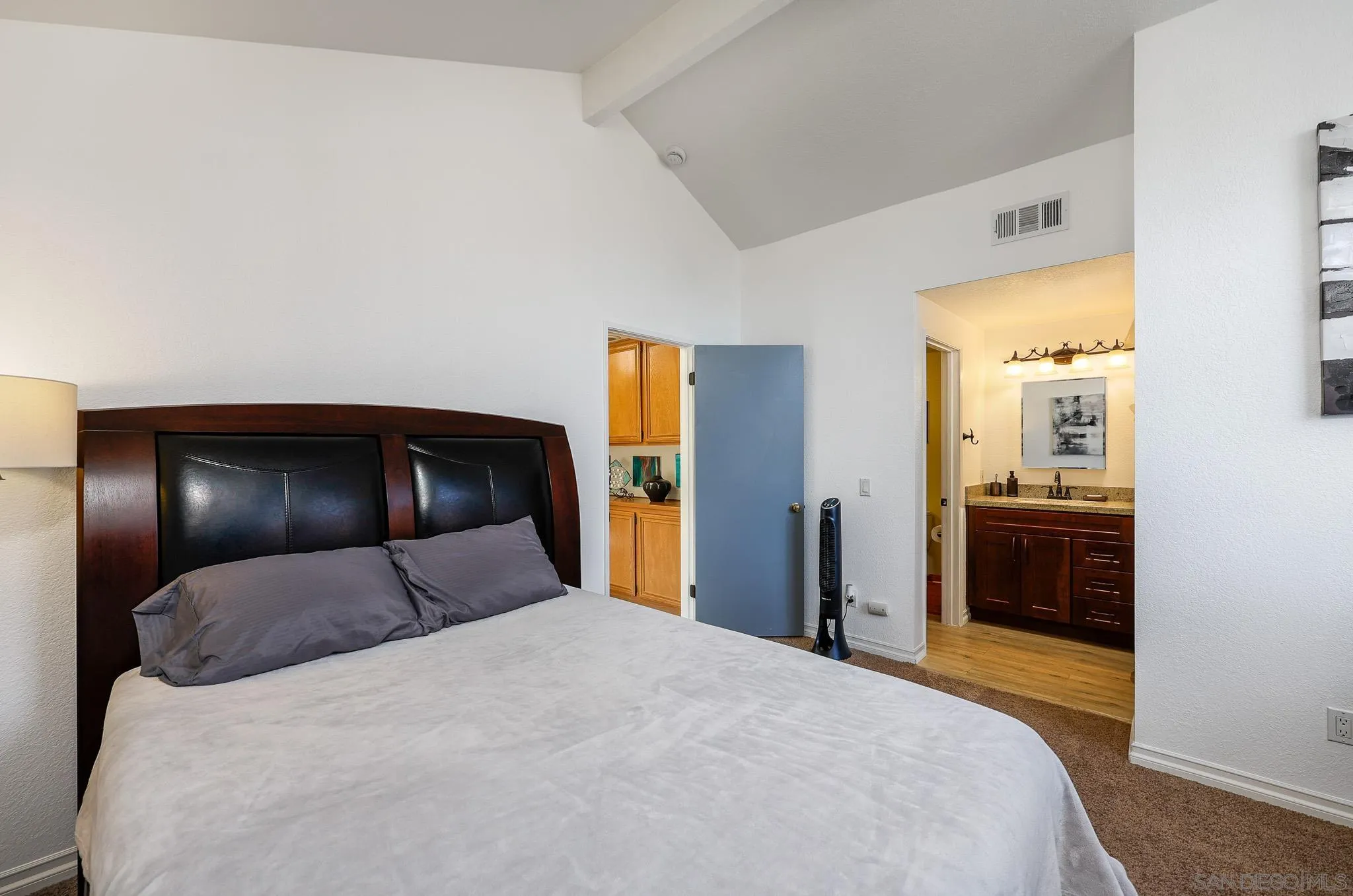 https://cdn.realtyfeed.com/cdn/127/260003364/8f23e92353a5976b871f8c2aff9c9e57.webp