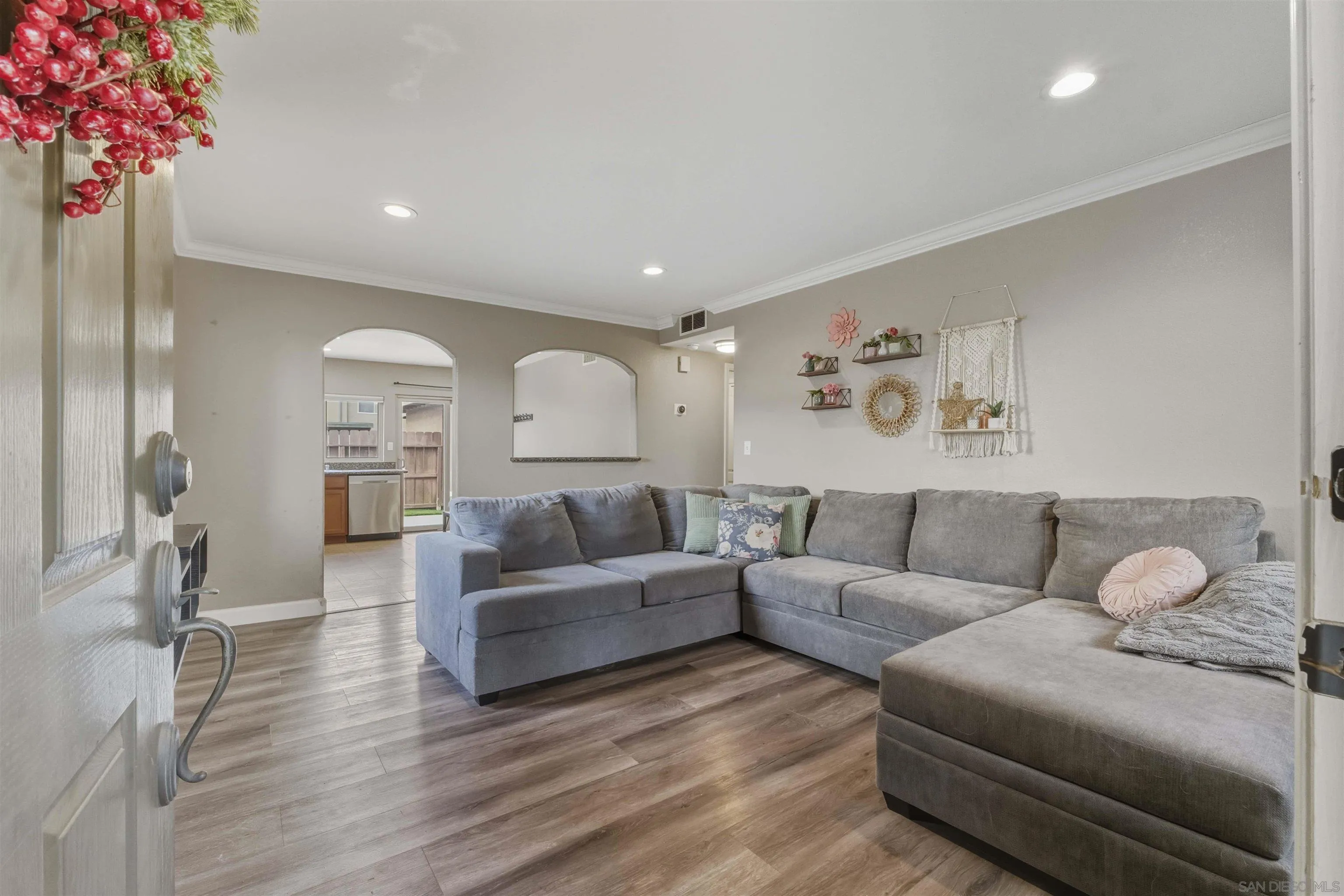 https://cdn.realtyfeed.com/cdn/127/260003371/7e3d1596df2414317ce6a609398ab638.webp
