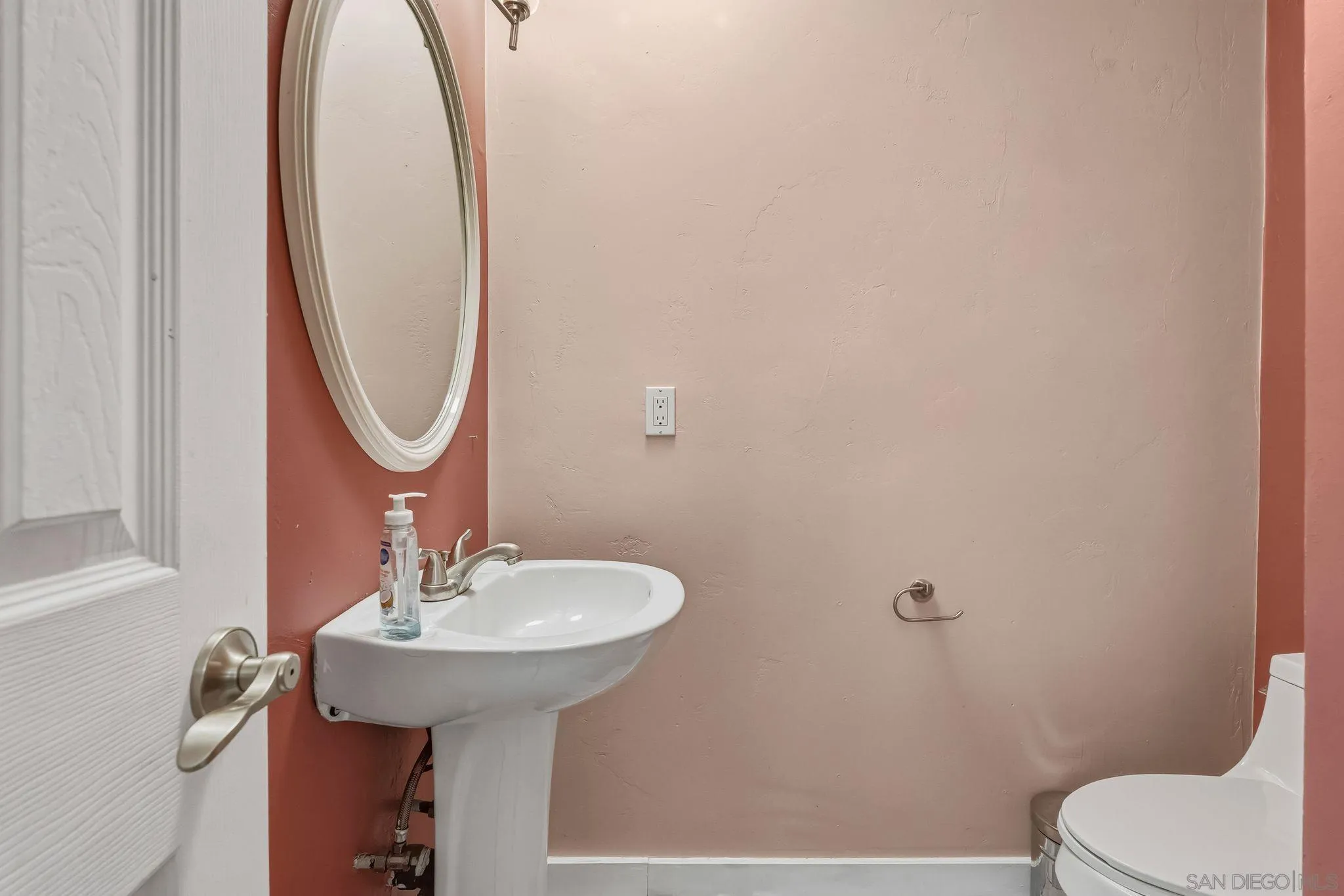 https://cdn.realtyfeed.com/cdn/127/260003376/9fc783051deabbe52bc7a47703d5f3f4.webp