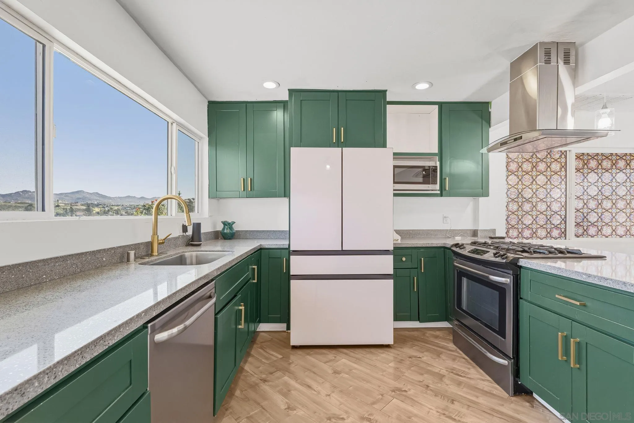 https://cdn.realtyfeed.com/cdn/127/260003376/d1308c78132f60f98aa29aeec70830c7.webp