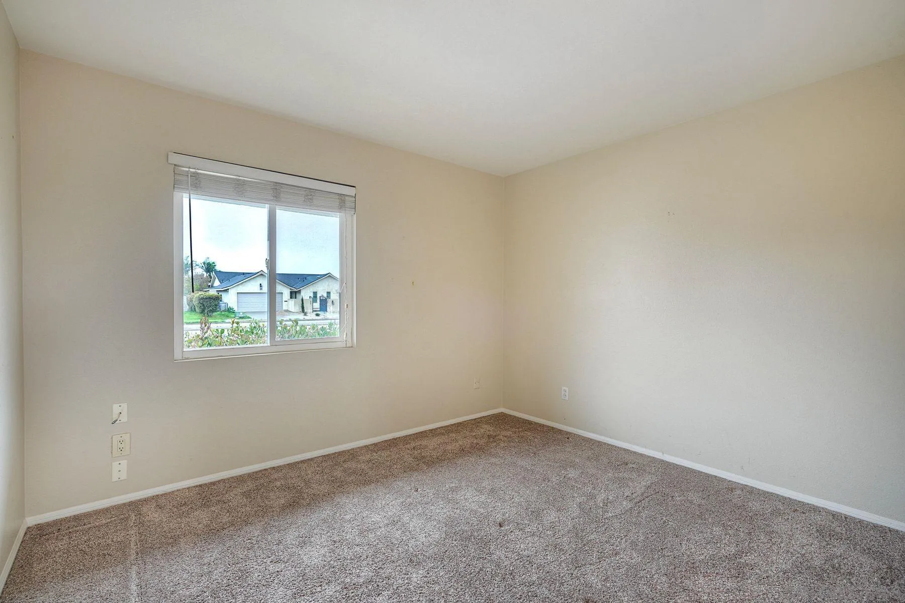 https://cdn.realtyfeed.com/cdn/127/260003381/35696235ff00e552088f0372512cf31f.webp