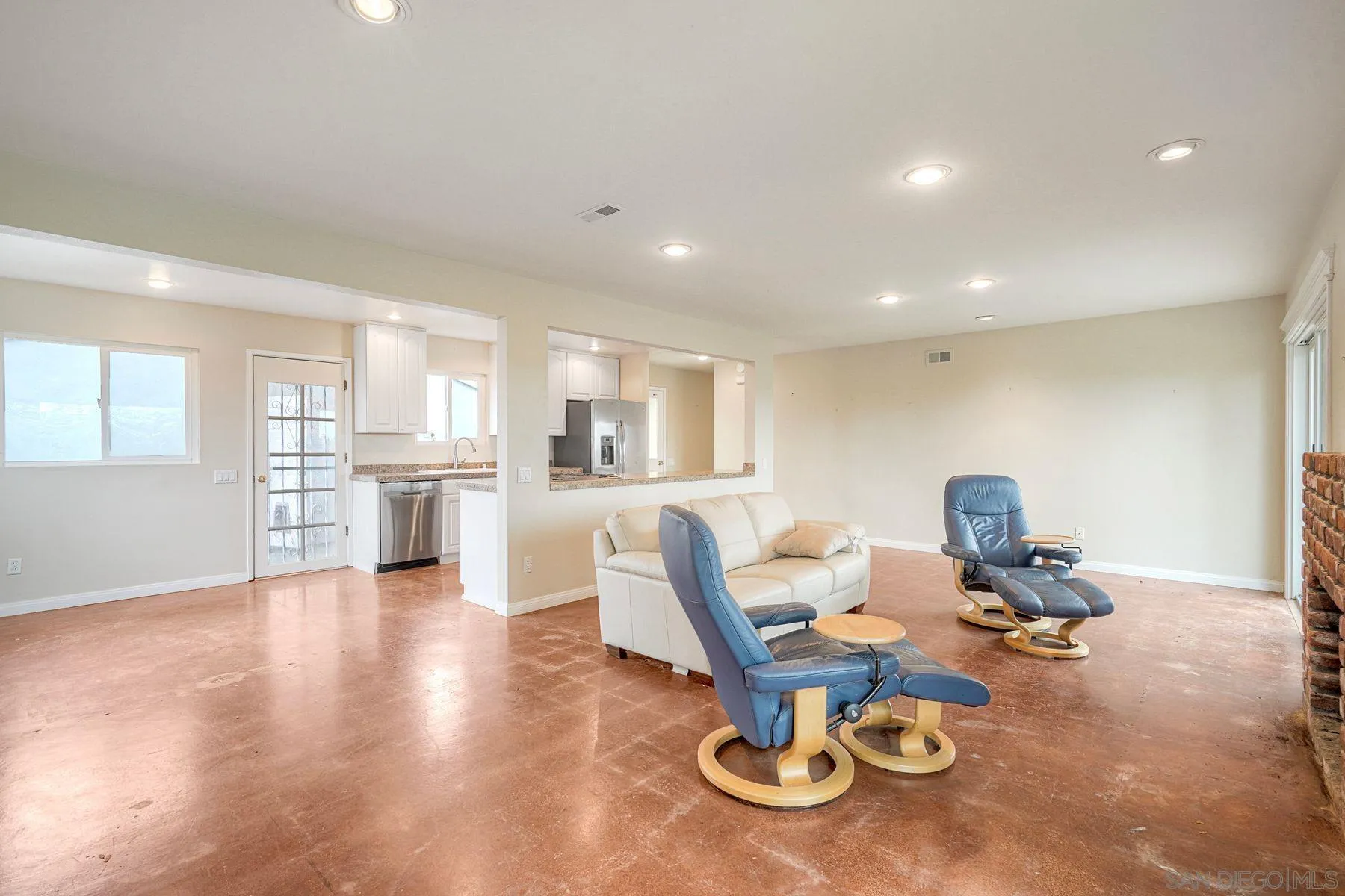 https://cdn.realtyfeed.com/cdn/127/260003381/846261a0a609441668643185f4883c52.webp