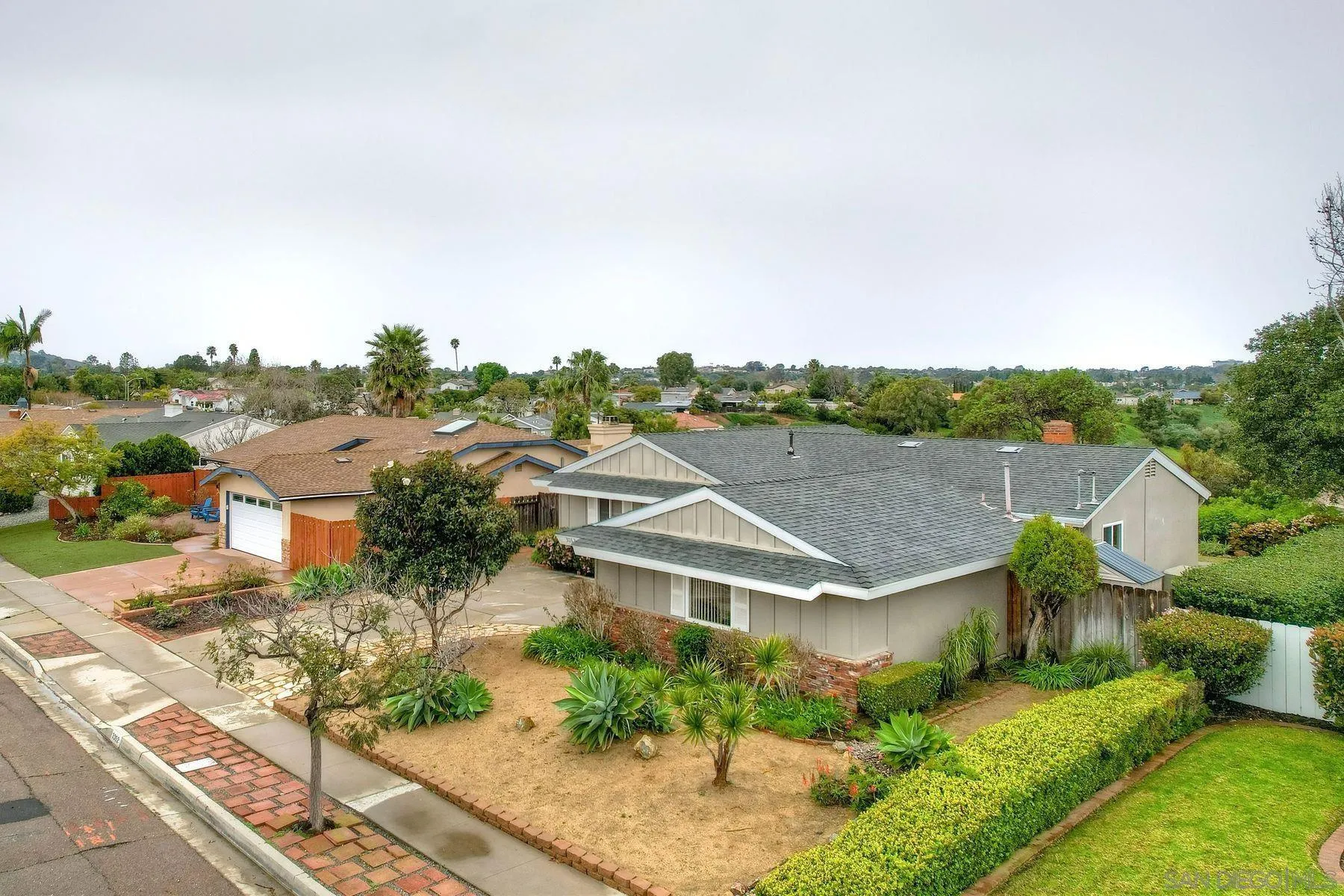 https://cdn.realtyfeed.com/cdn/127/260003381/94b1a035185bf9820ea214afe6cf2c21.webp