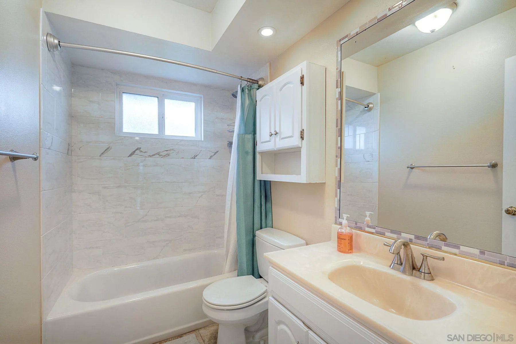 https://cdn.realtyfeed.com/cdn/127/260003381/a819bf90dd30c96bc60220c6c2df794d.webp