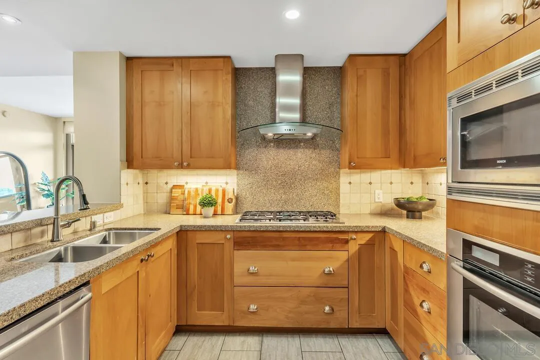 Photo #8: 260003382 Listing: Photo #8