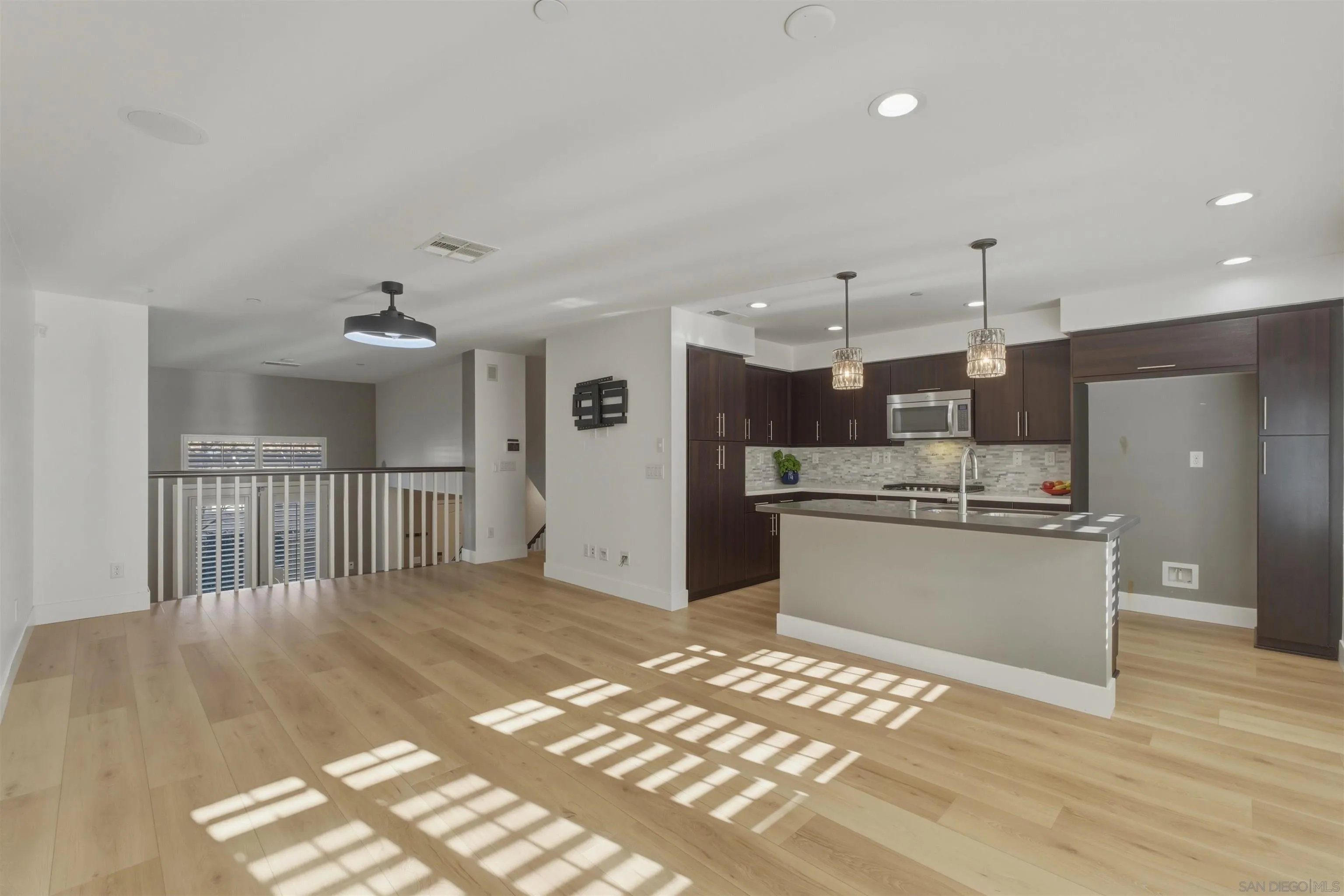 https://cdn.realtyfeed.com/cdn/127/260003385/5d91642a57512ba1f87e7a4d24aca62a.webp