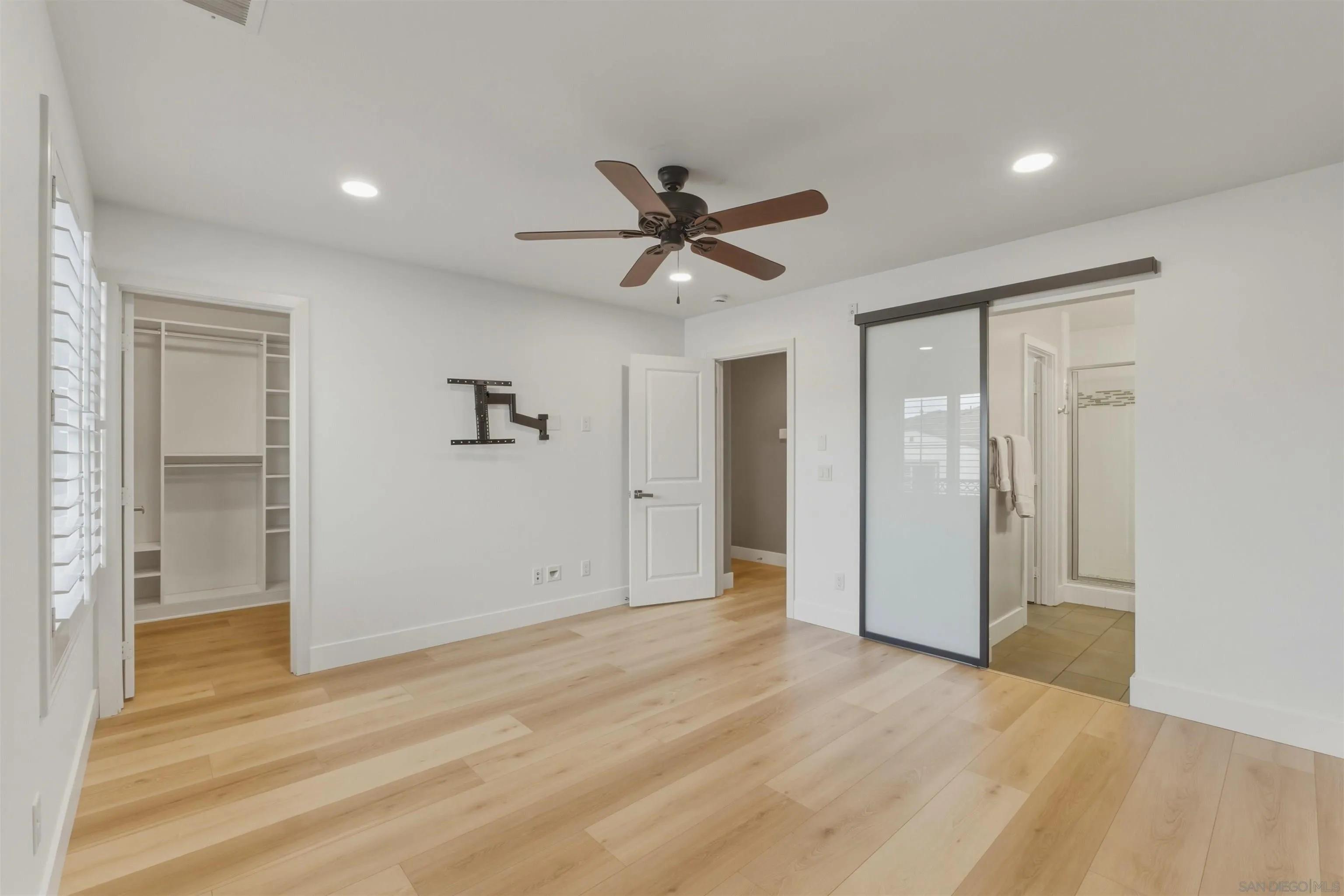 https://cdn.realtyfeed.com/cdn/127/260003385/c26621ecd99b84a893a99bbdb8b70dc8.webp