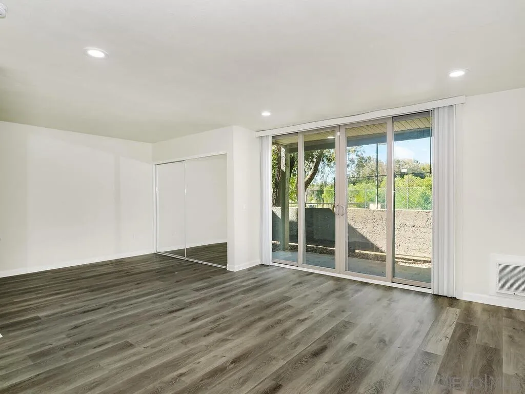 Photo #4: 260003387 Listing: Photo #4