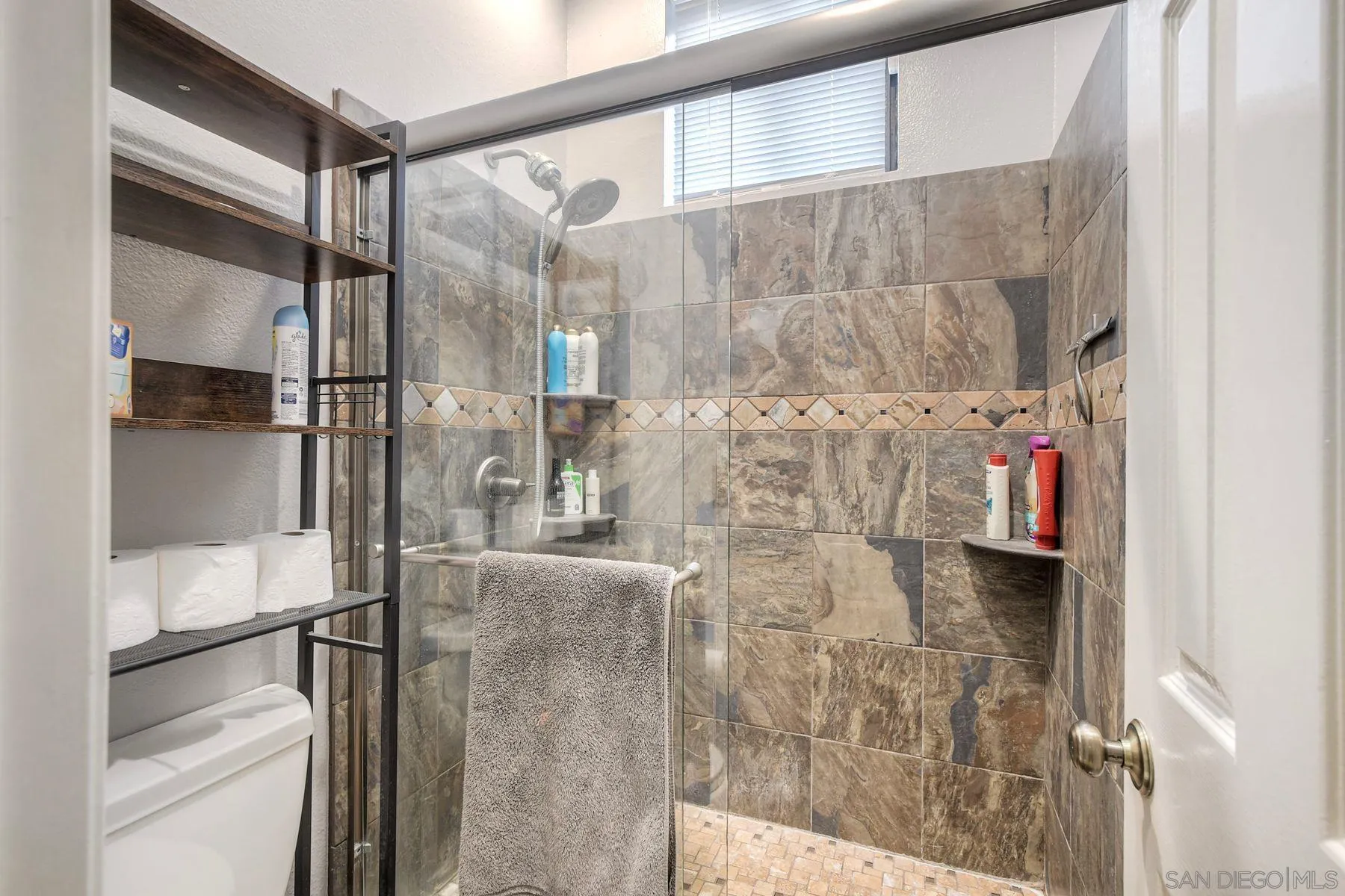 https://cdn.realtyfeed.com/cdn/127/260003390/21328457ddaf58c961161cb6d602177f.webp