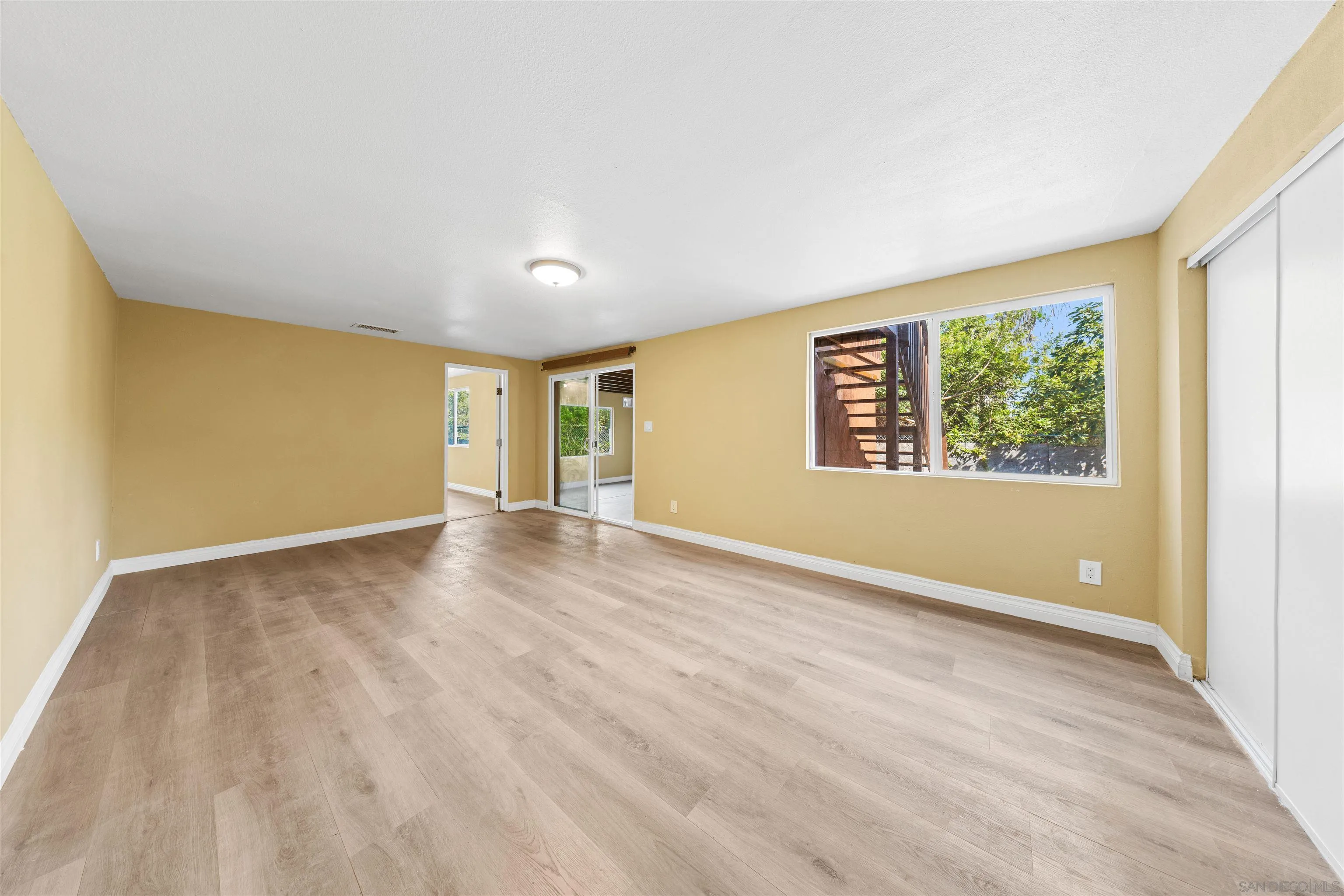 https://cdn.realtyfeed.com/cdn/127/260003393/284b5205b8c5f9fdce25b73e2296c952.webp