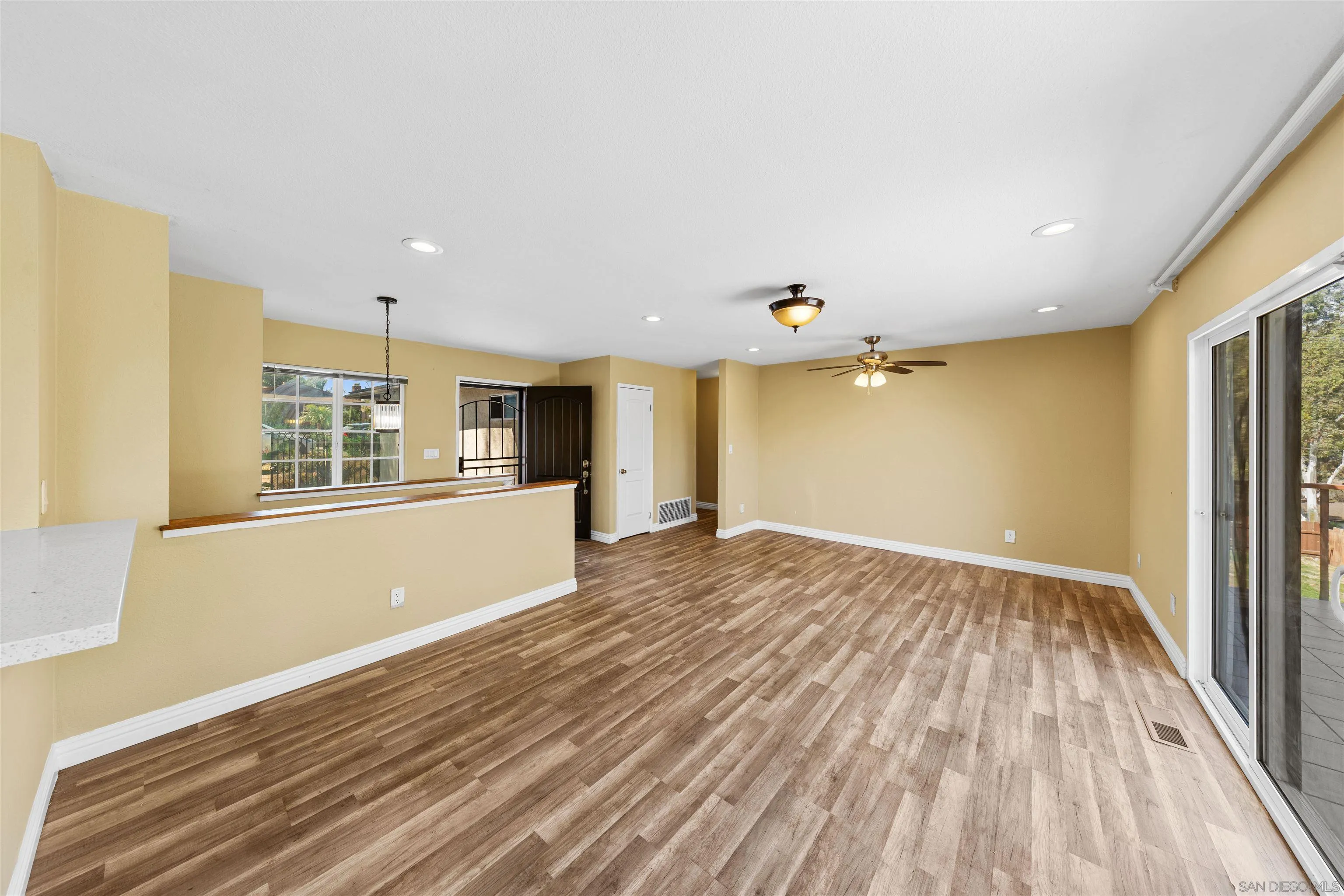 https://cdn.realtyfeed.com/cdn/127/260003393/f715f6b3b79af7d8991a6b786e850aa5.webp