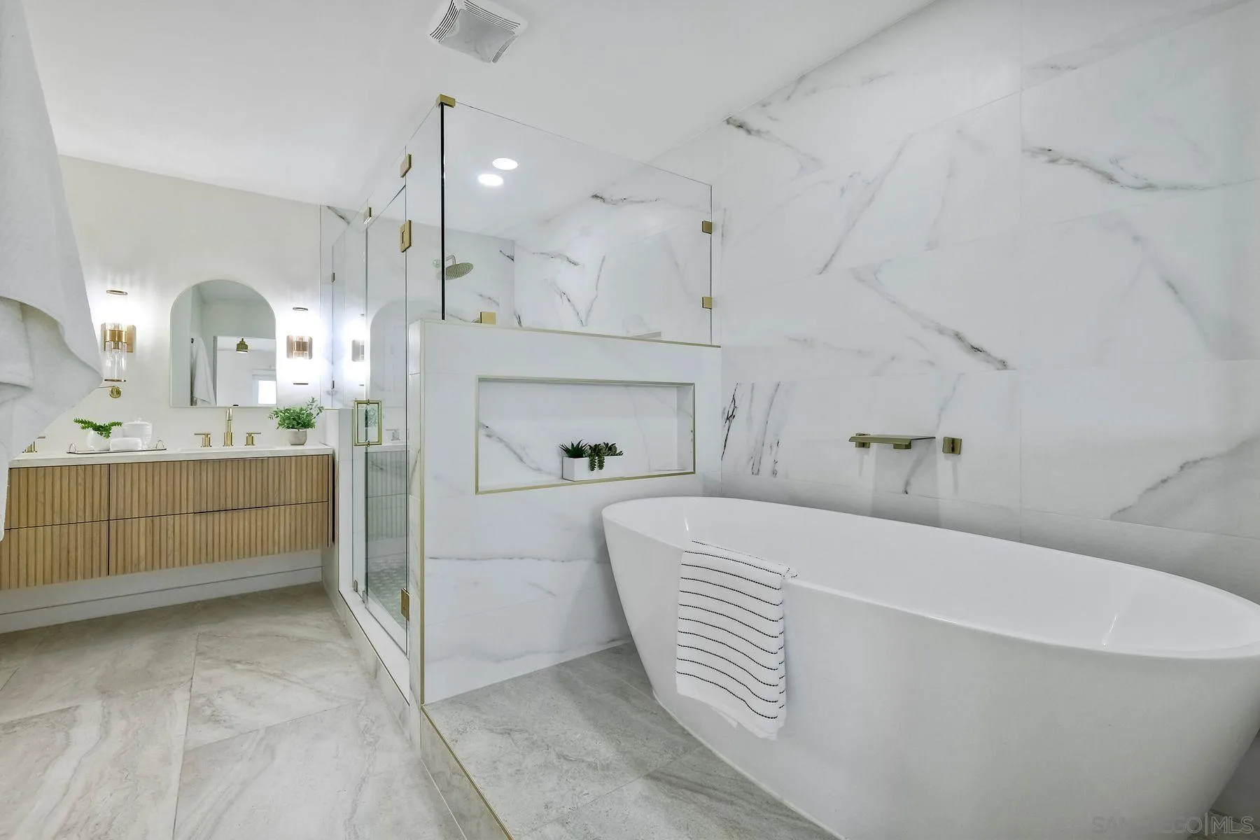 https://cdn.realtyfeed.com/cdn/127/260003396/ddcd2291557a3a3d3c3cc90e1a122a82.webp