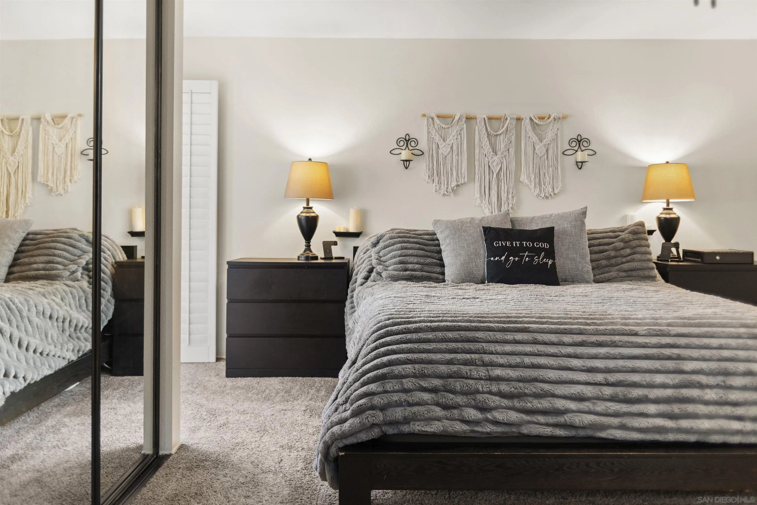 https://cdn.realtyfeed.com/cdn/127/260003398/d168a42fc1e001f8933684da668bf6e3.webp