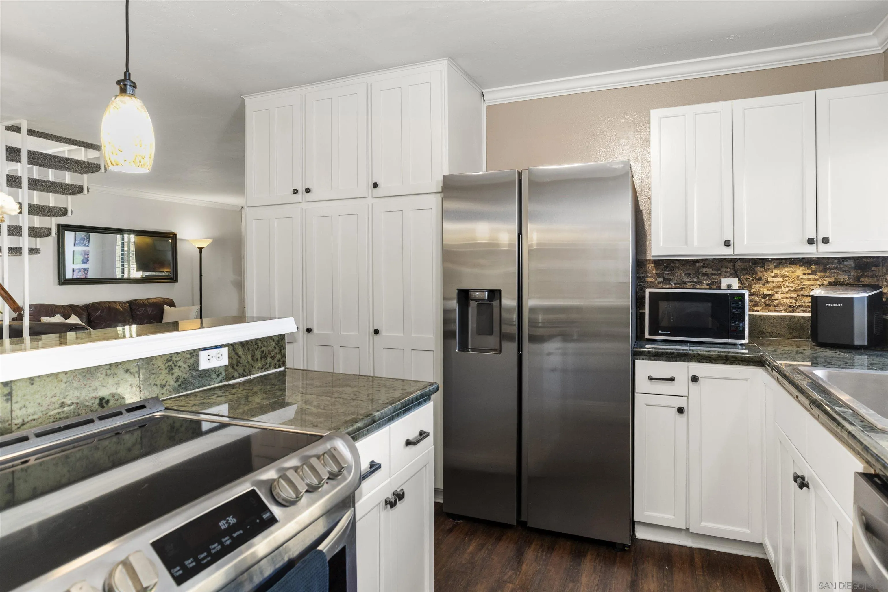 https://cdn.realtyfeed.com/cdn/127/260003398/d3c5441c11b6e23bbe166a7d9c1681e1.webp
