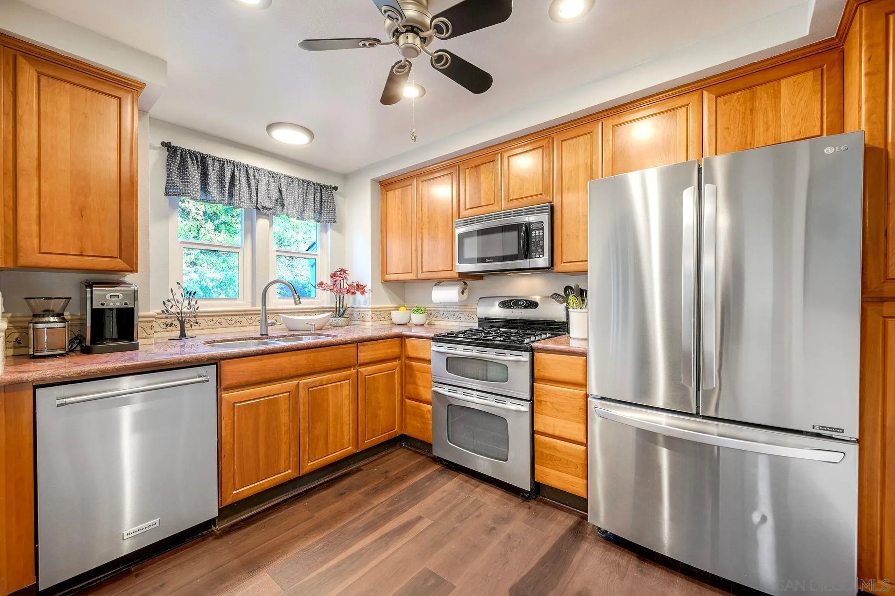 https://cdn.realtyfeed.com/cdn/127/260003399/1060e11b13dbef365fea8398bcc8ad61.webp