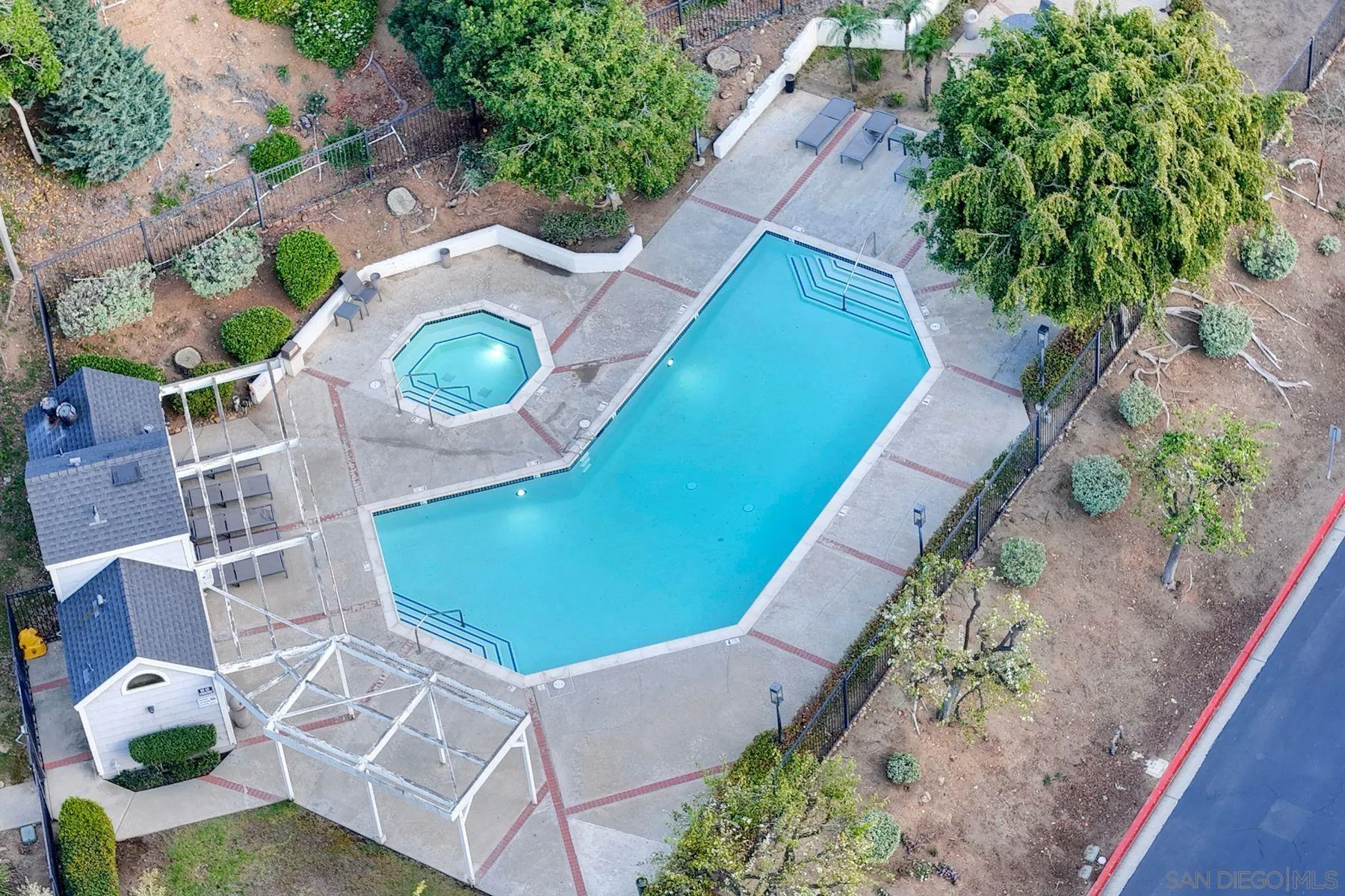 https://cdn.realtyfeed.com/cdn/127/260003399/8fe8984e77a951aa8503a6ca1b996c43.webp