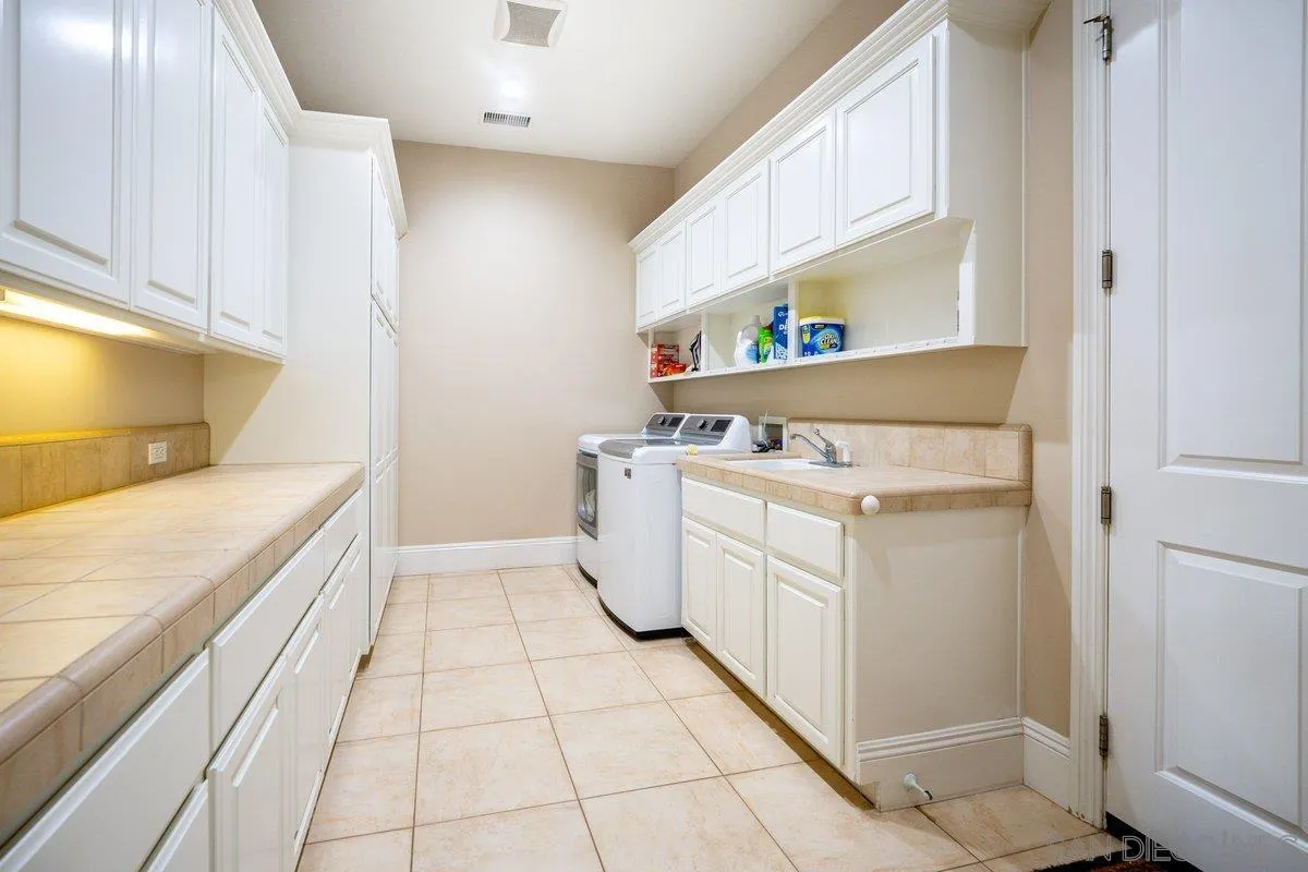 https://cdn.realtyfeed.com/cdn/127/260003405/88880ad9a762f8227ebf09c0b4494255.webp