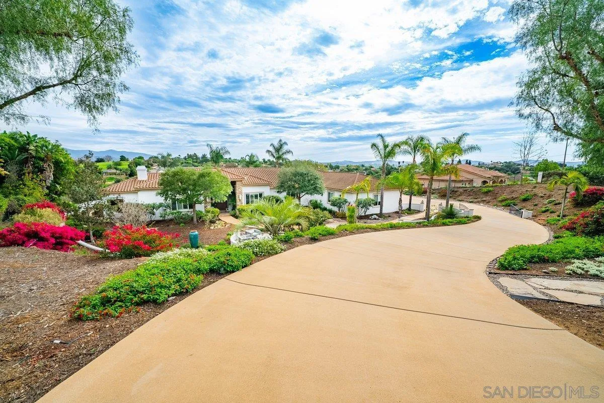https://cdn.realtyfeed.com/cdn/127/260003405/cc6b021d281e94918955577eeac64981.webp