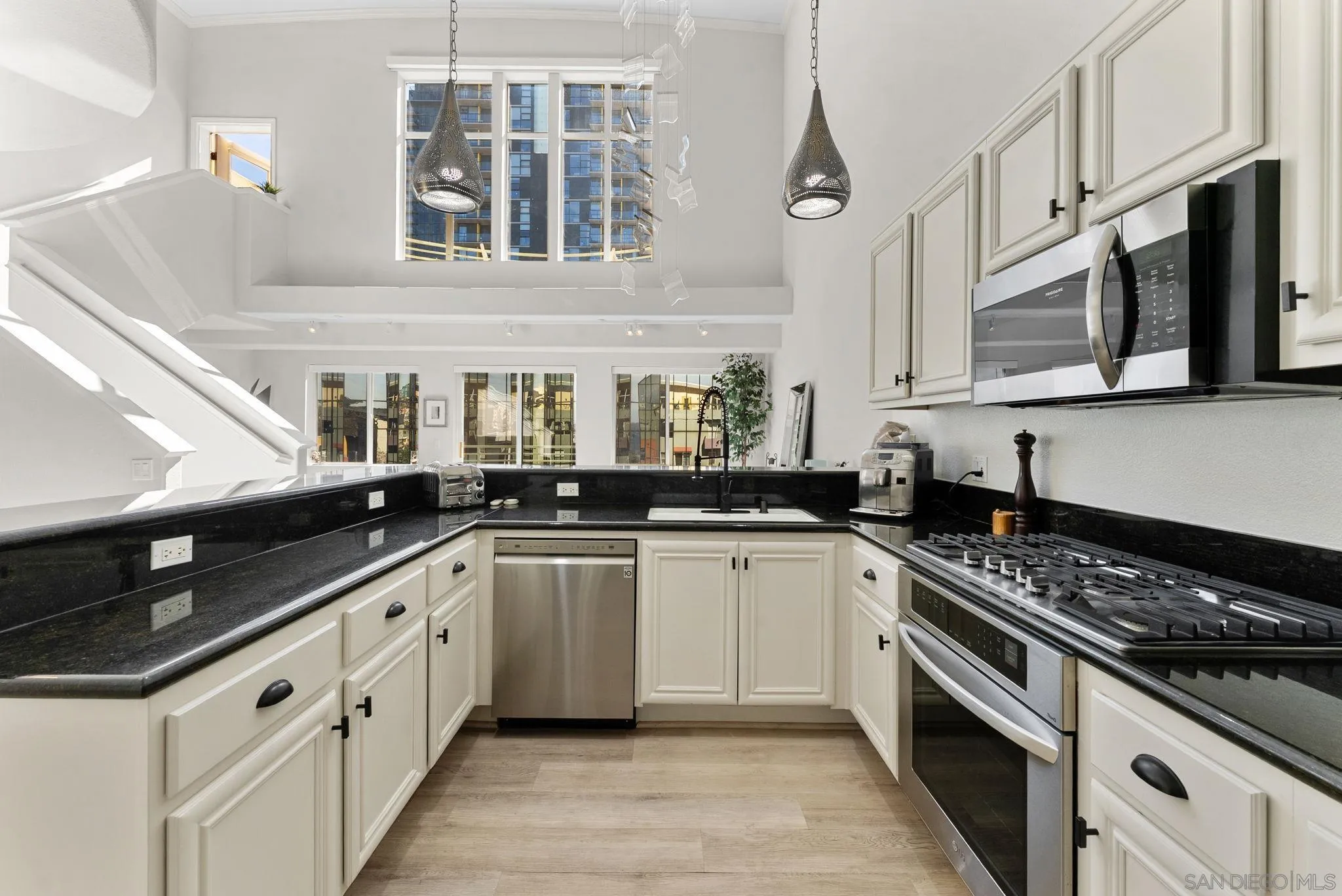 Photo #8: 260003406 Listing: Photo #8