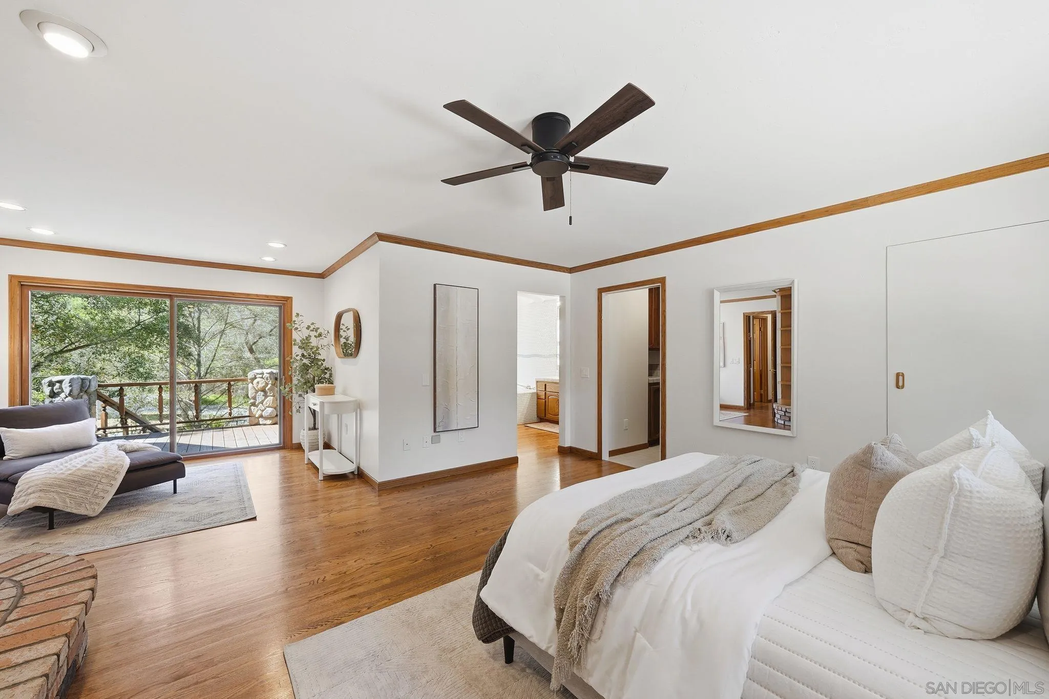 https://cdn.realtyfeed.com/cdn/127/260003414/04576bdb1c9c9f5a379428552216e72b.webp