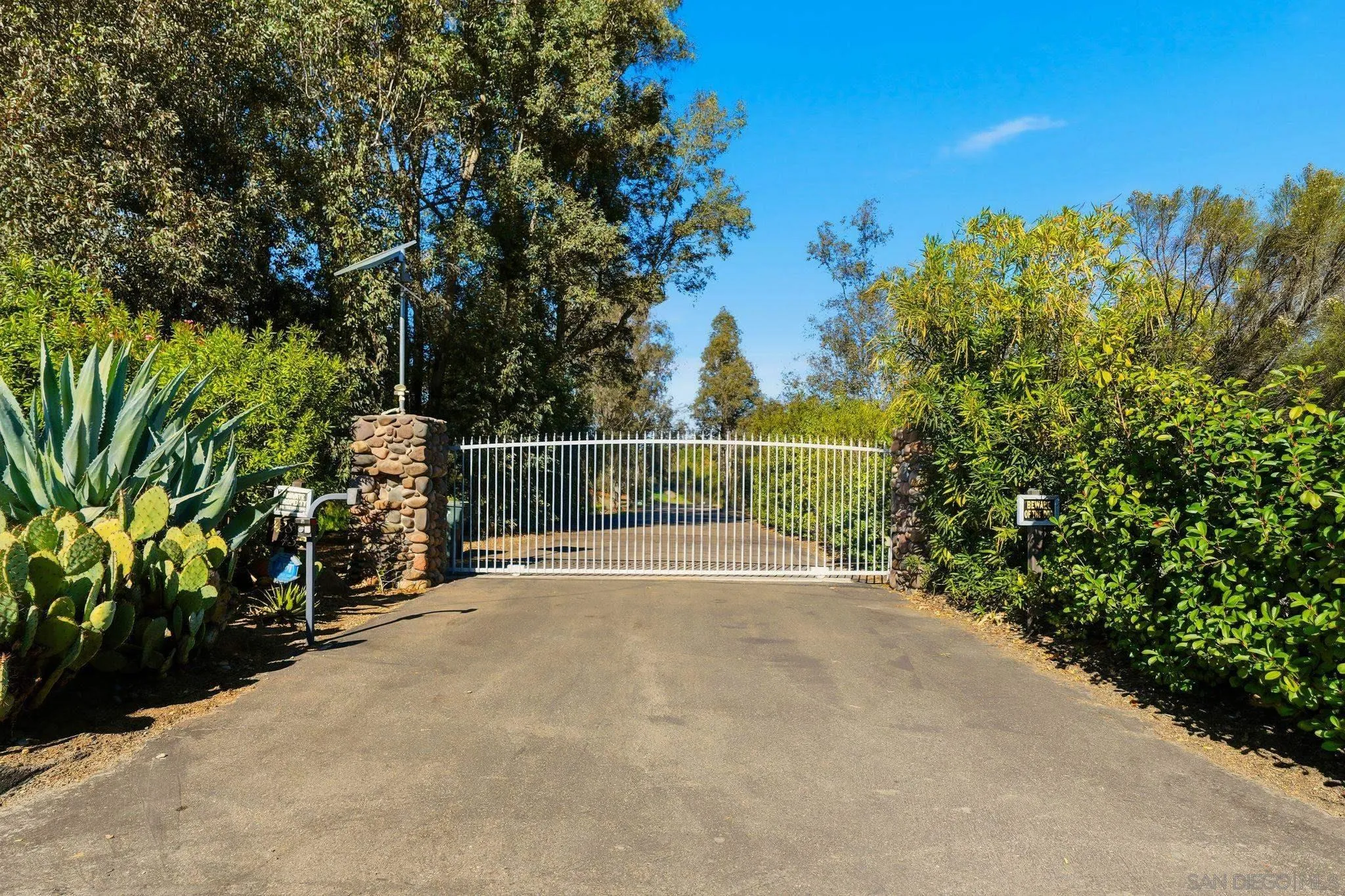 https://cdn.realtyfeed.com/cdn/127/260003414/0499a275d989c9849c8ebf38b3d215f1.webp