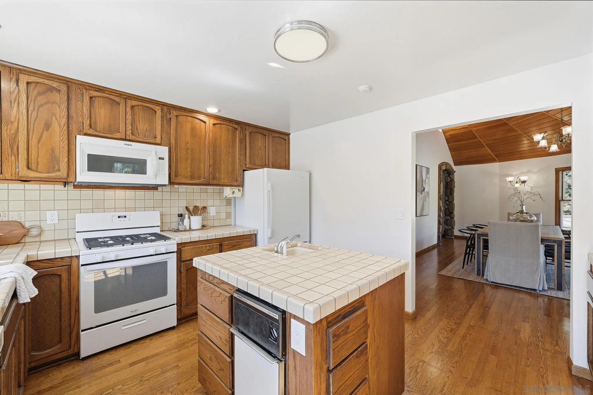 https://cdn.realtyfeed.com/cdn/127/260003414/2be0b8347f6c384f388a1df259a8947e.webp