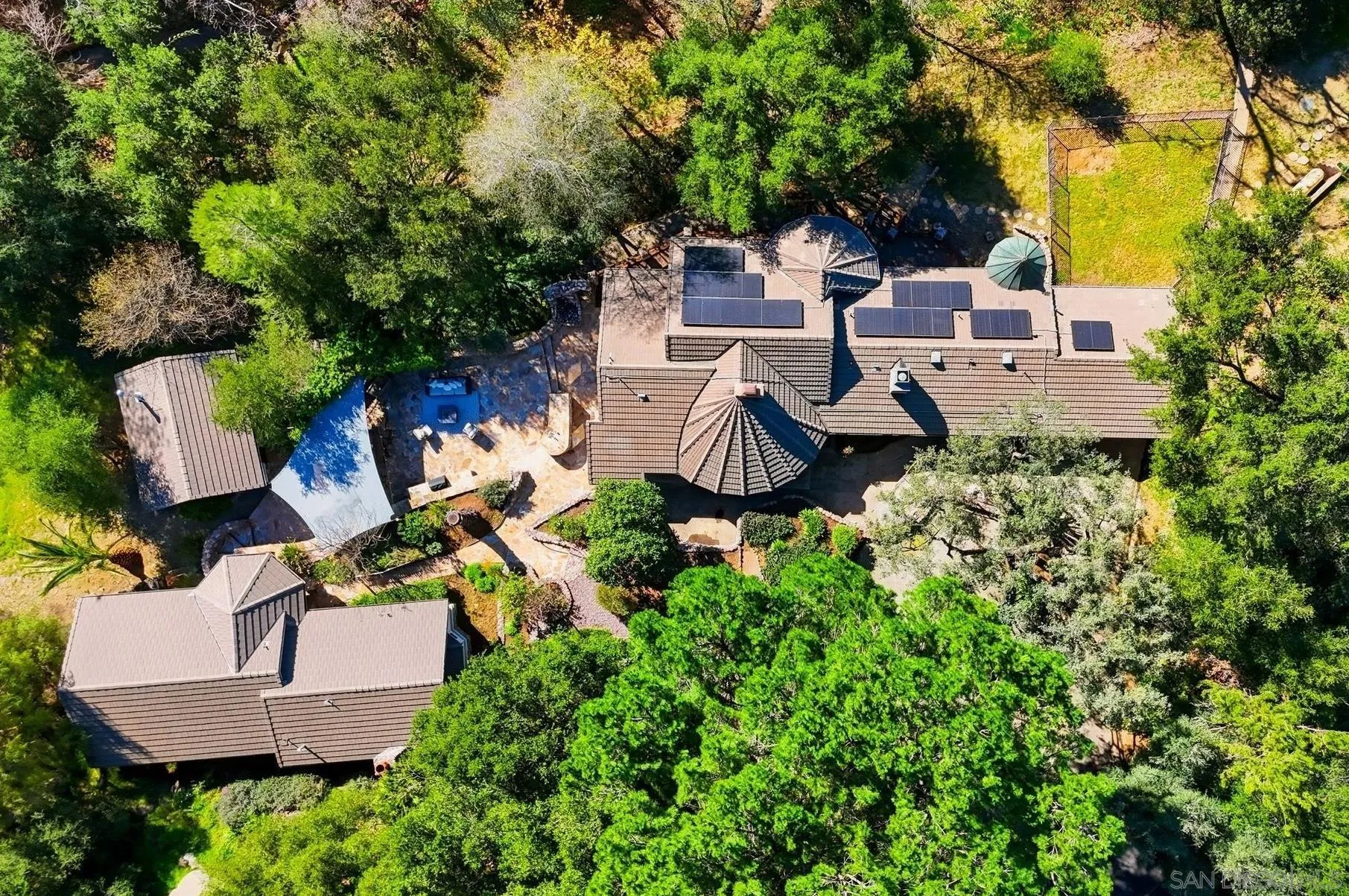 https://cdn.realtyfeed.com/cdn/127/260003414/6fe69f6509cf090fc505147ace1b2249.webp
