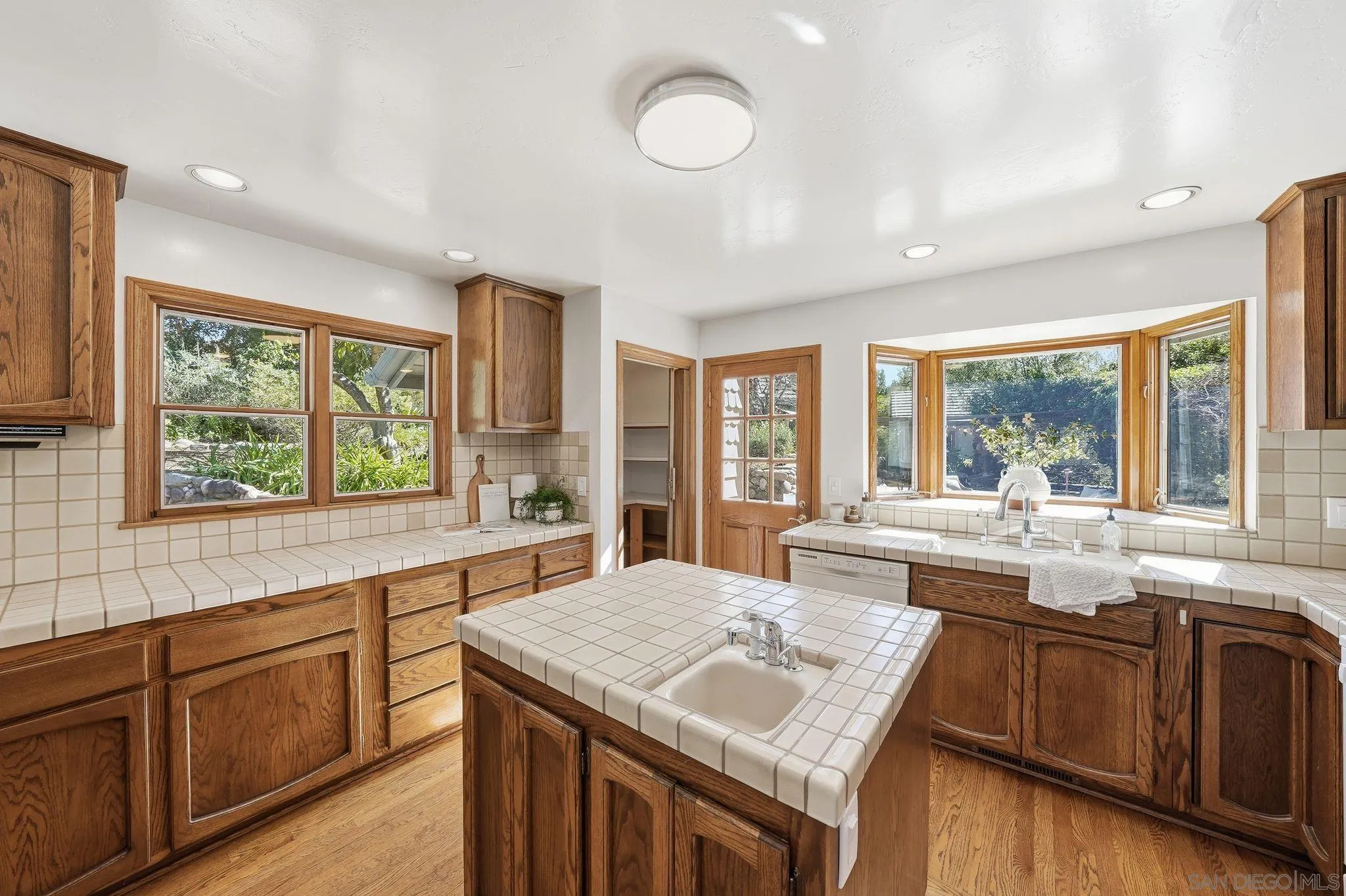 https://cdn.realtyfeed.com/cdn/127/260003414/6ff98d02958531d53a72e1e3786c3bc0.webp