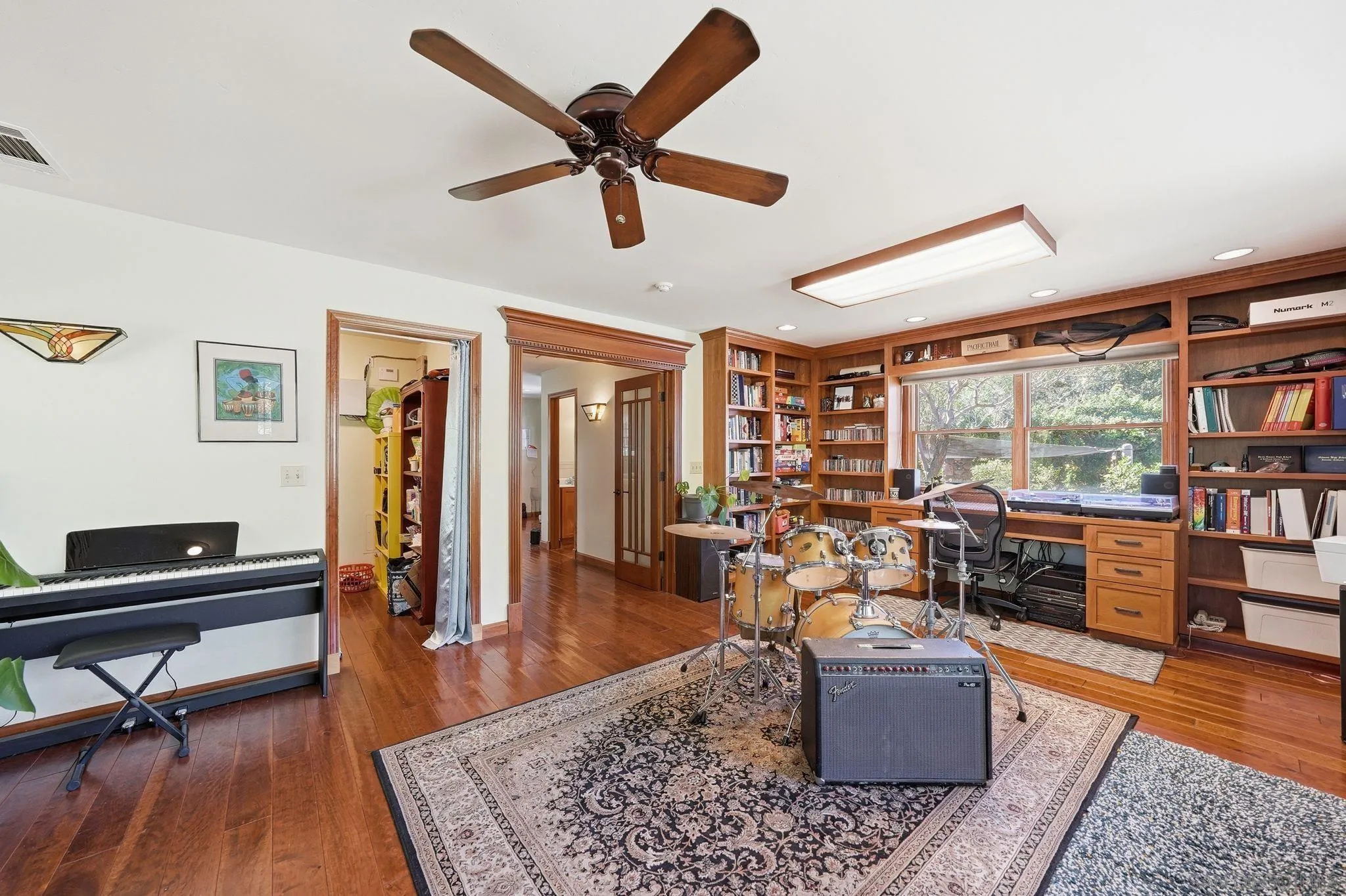 https://cdn.realtyfeed.com/cdn/127/260003414/817d47ff835d051789bb6141d1fb1e1f.webp