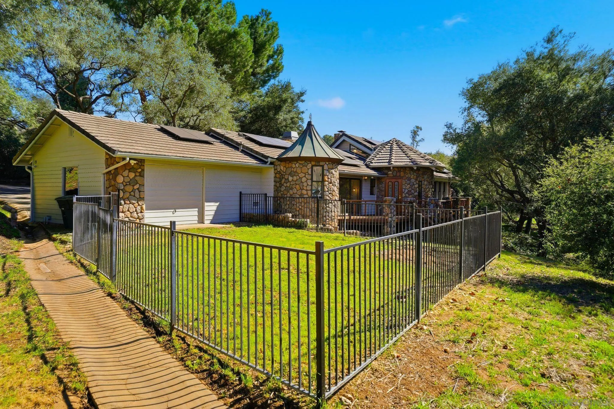https://cdn.realtyfeed.com/cdn/127/260003414/8573a693cbbbe62fe2e52254234f8b56.webp