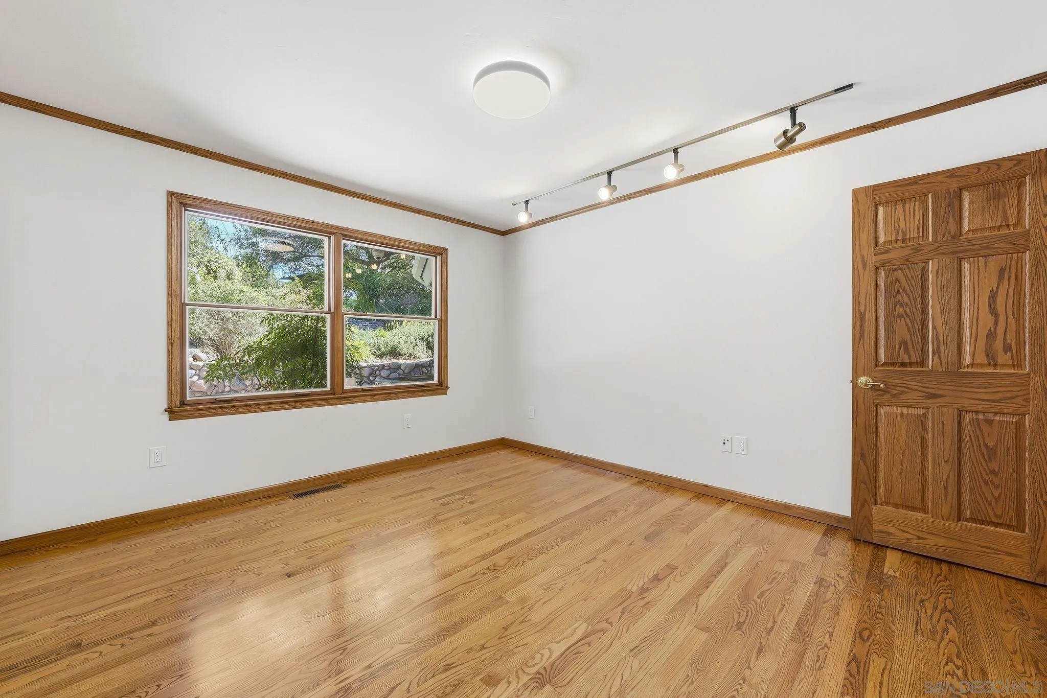 https://cdn.realtyfeed.com/cdn/127/260003414/9ce2289c9749b9b63b77bfee991d24e9.webp