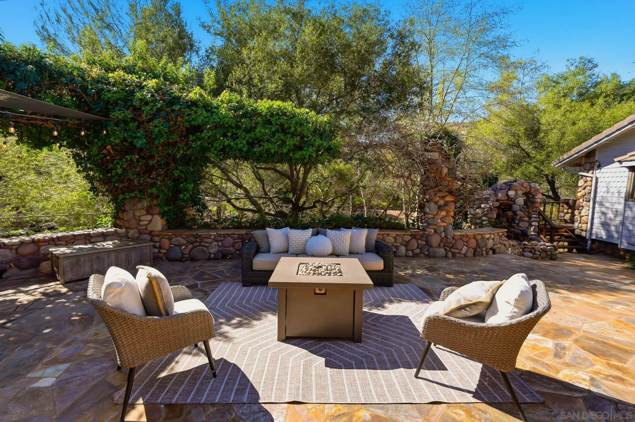 https://cdn.realtyfeed.com/cdn/127/260003414/9ed0ff905e421b04dac2443ec3bb9055.webp