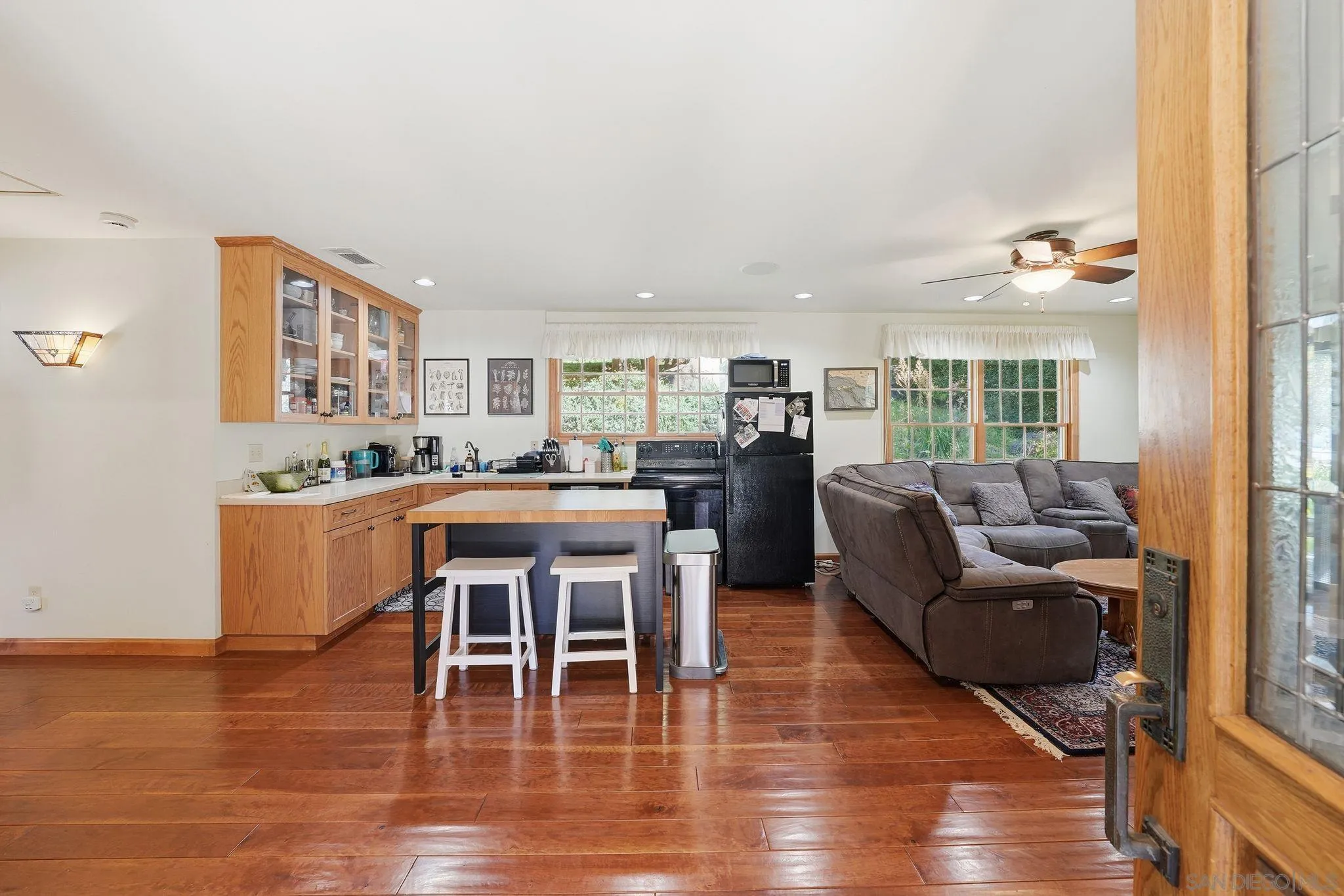 https://cdn.realtyfeed.com/cdn/127/260003414/a5d71d56b419003379901ed67ffb1e39.webp