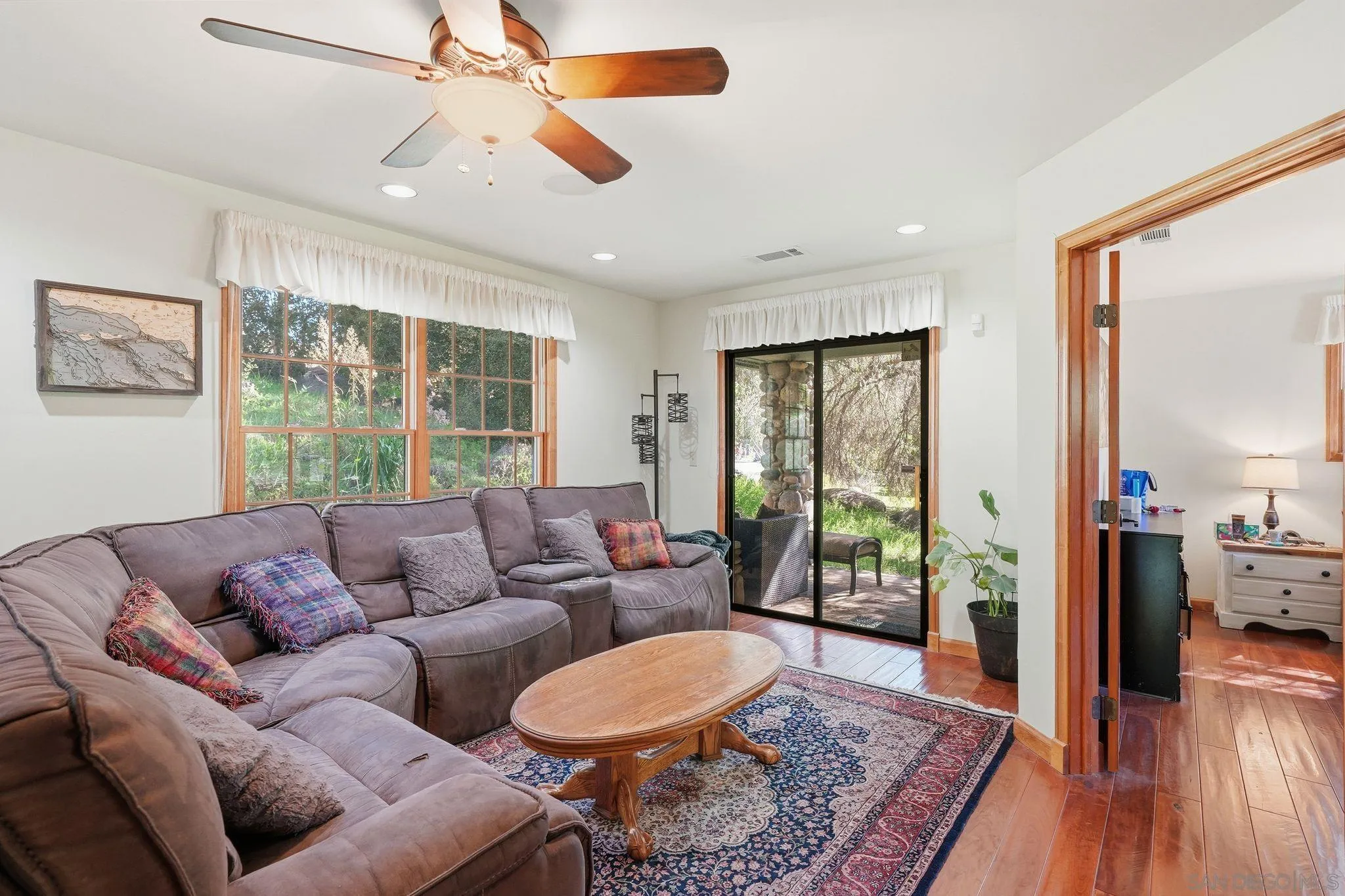 https://cdn.realtyfeed.com/cdn/127/260003414/b387443e1a66ddc470fab802efef40f6.webp