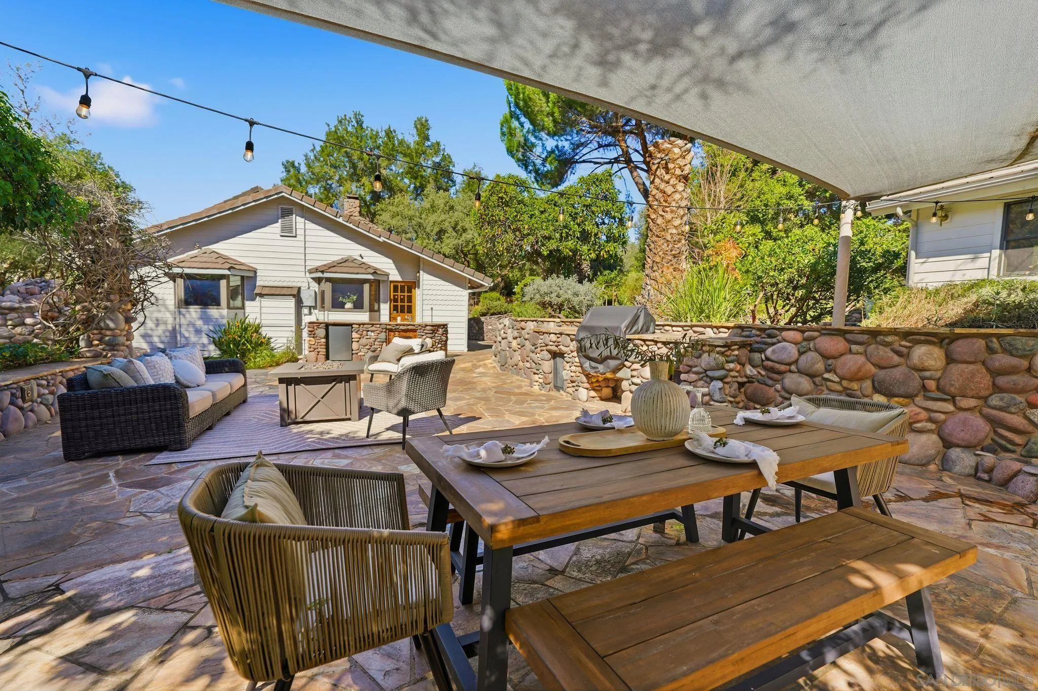 https://cdn.realtyfeed.com/cdn/127/260003414/c1b21825239f10e2974ef762332f3a92.webp