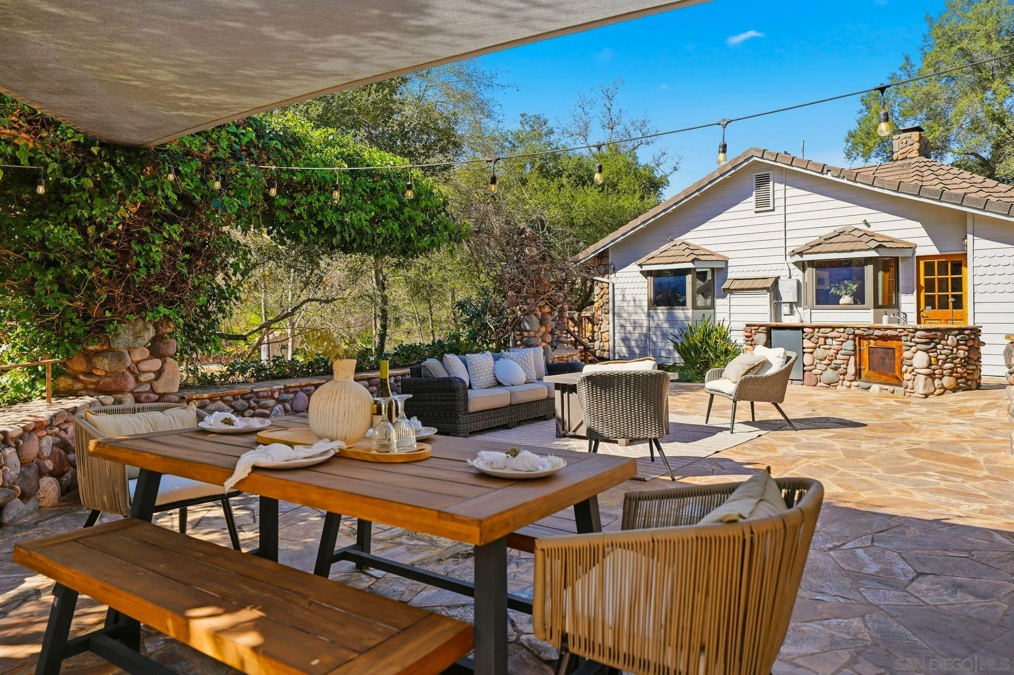 https://cdn.realtyfeed.com/cdn/127/260003414/c2c306cd4d3771ad8c9efd00d01173ab.webp