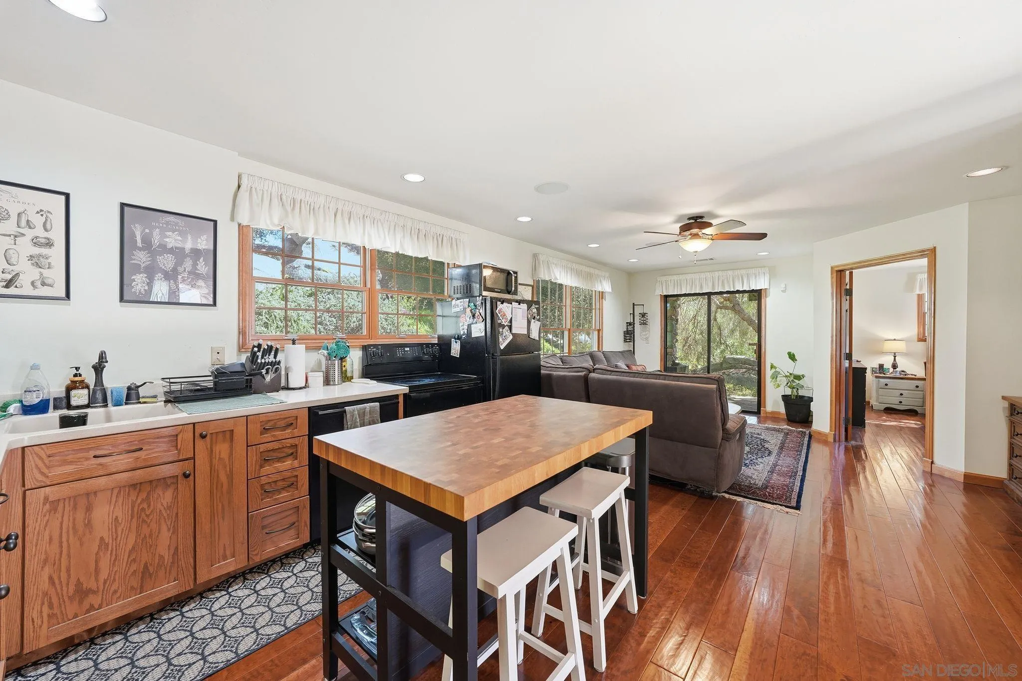 https://cdn.realtyfeed.com/cdn/127/260003414/c6c73e51daf2f1e7c593d20247149f22.webp