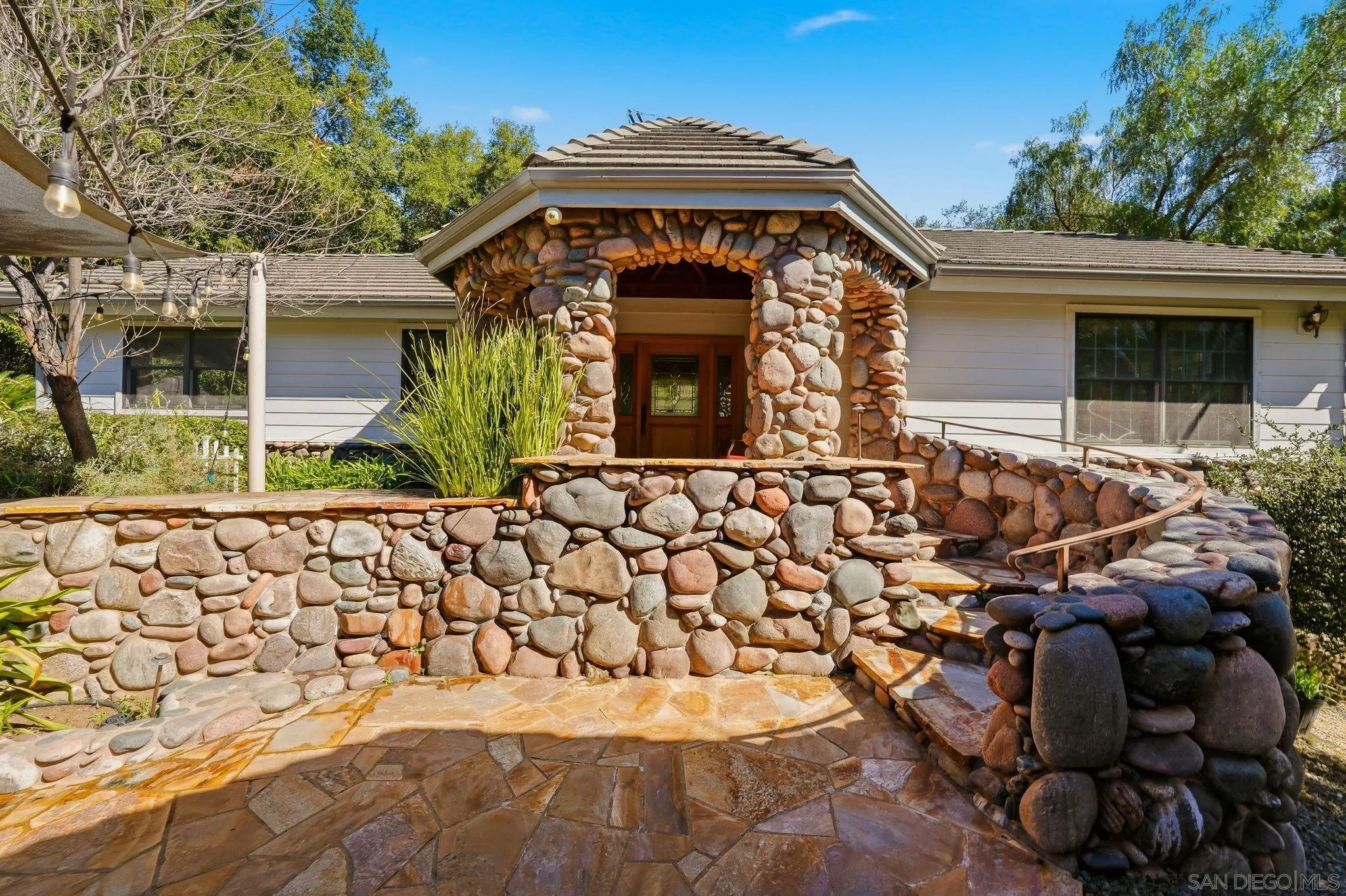 https://cdn.realtyfeed.com/cdn/127/260003414/f7e8d12391262675adb30c9a4c7fabf6.webp