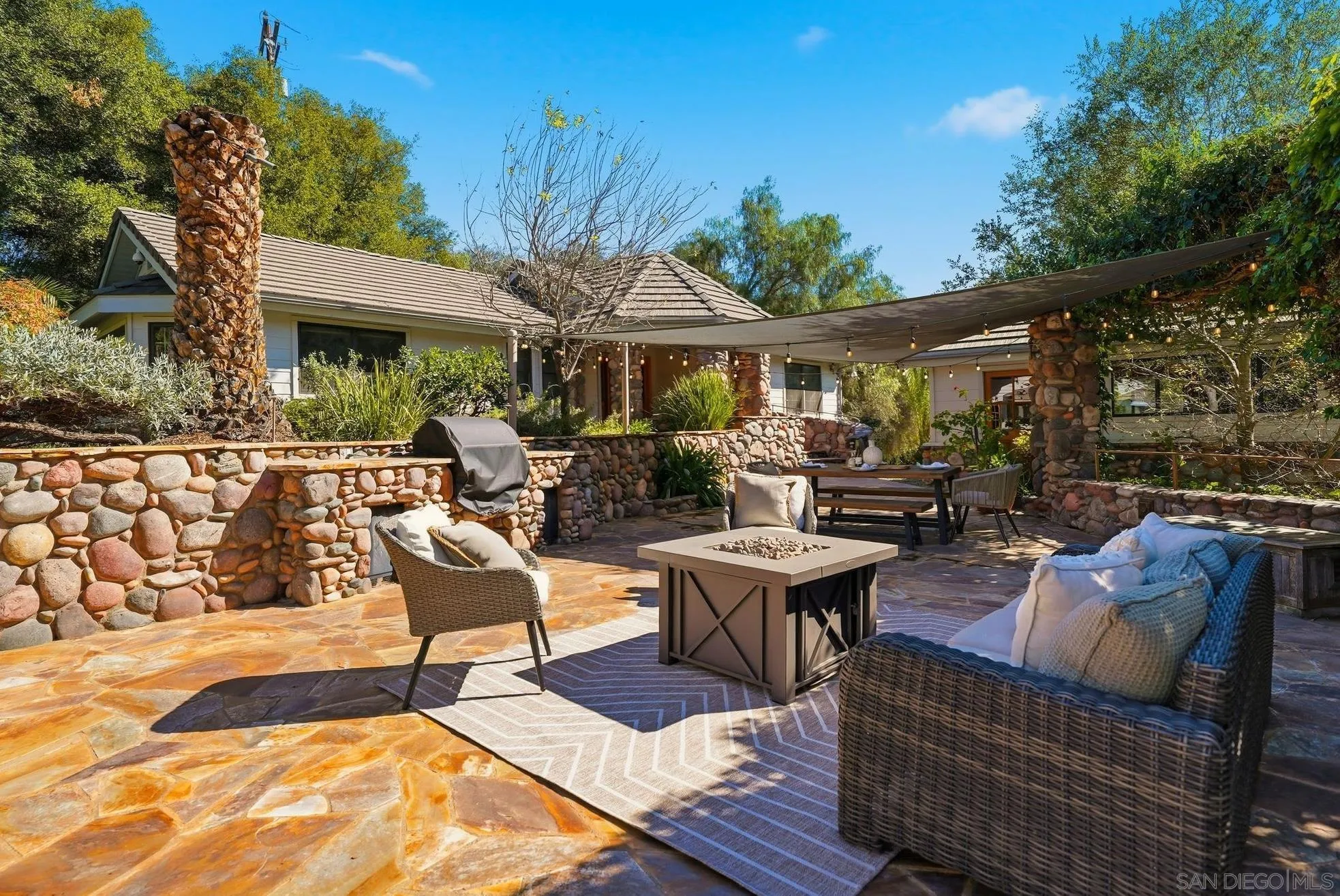 https://cdn.realtyfeed.com/cdn/127/260003414/fd365463b37a27b28b5d753f950d74e6.webp
