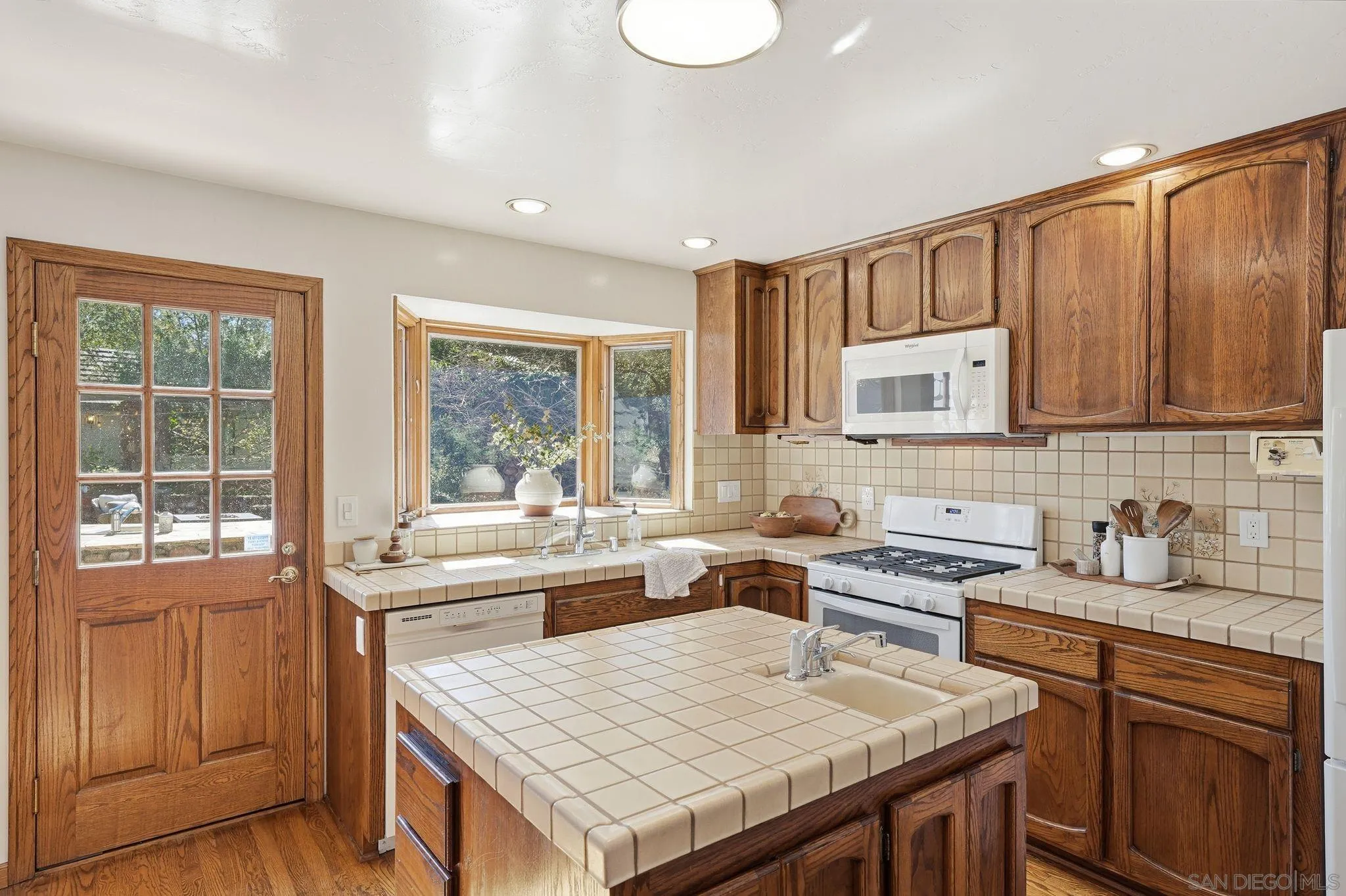https://cdn.realtyfeed.com/cdn/127/260003414/ff83f1d4710899ede5ed34910f540e76.webp