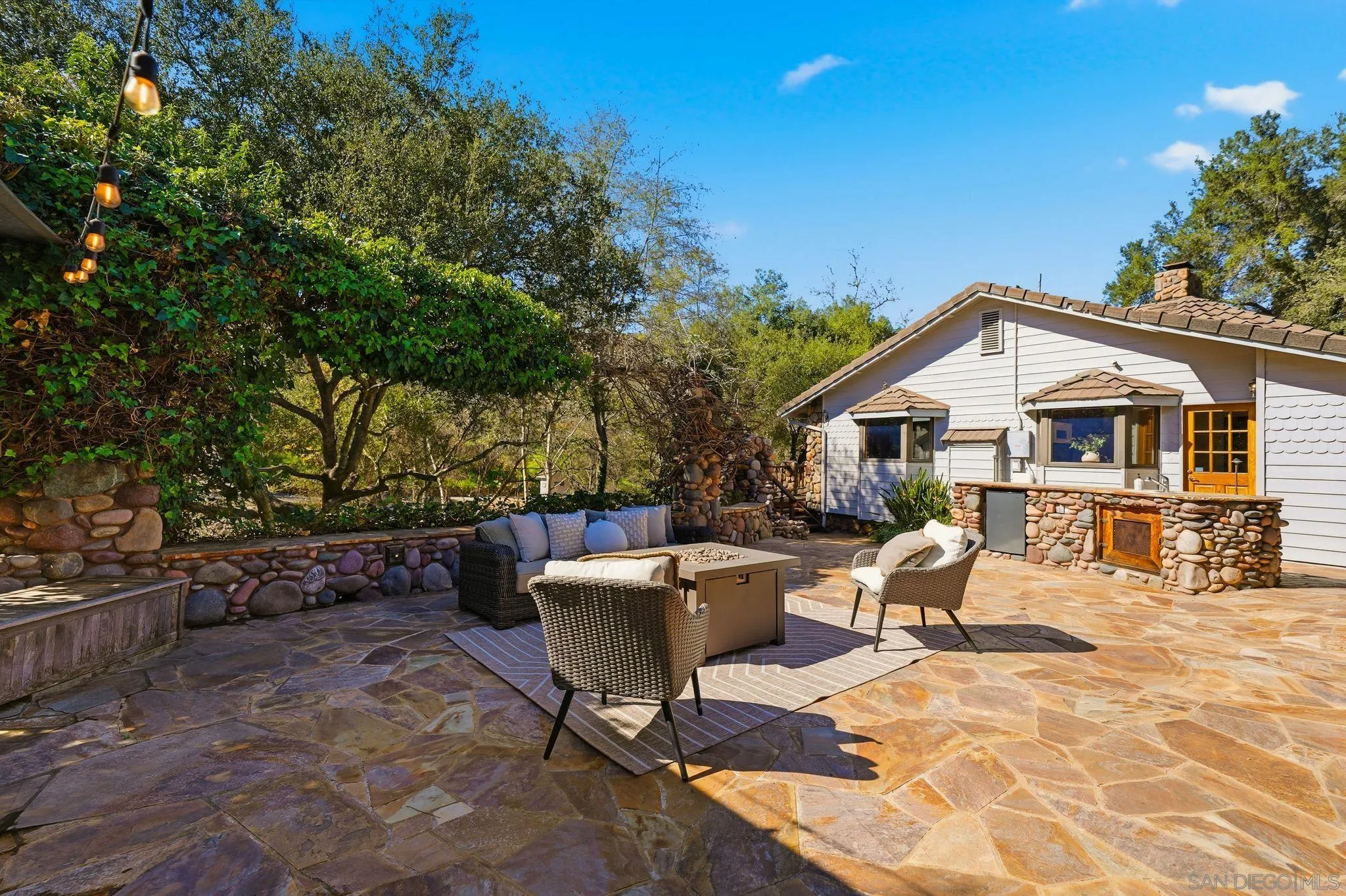 https://cdn.realtyfeed.com/cdn/127/260003414/fffc1e4327c4c6abfdc469a88f525d16.webp