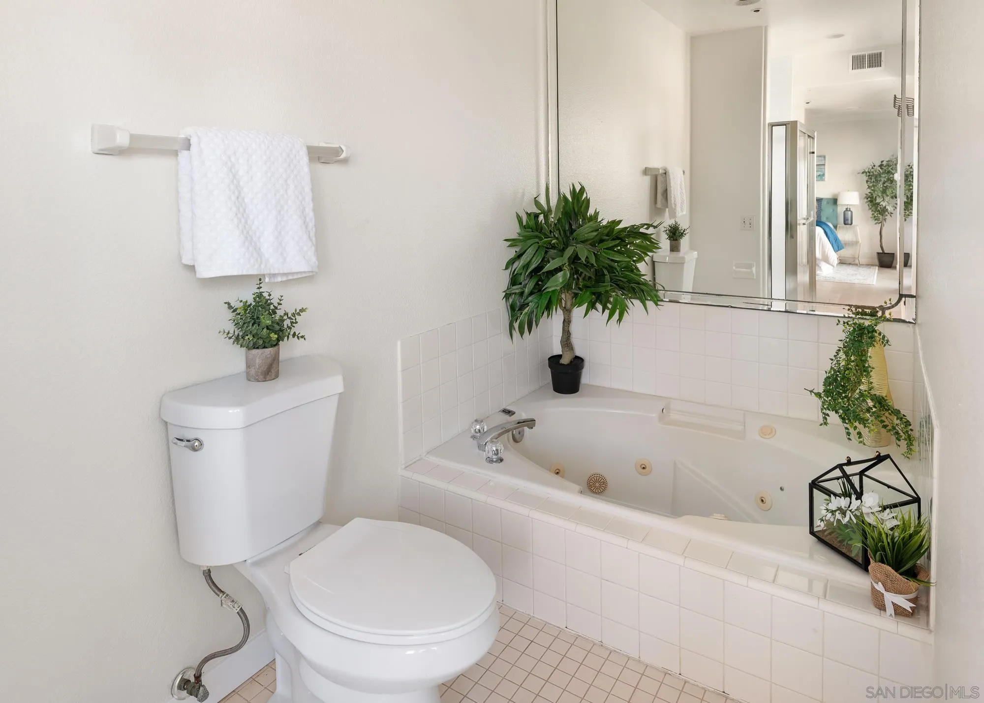 Photo #33: 260003415 Listing: Photo #33