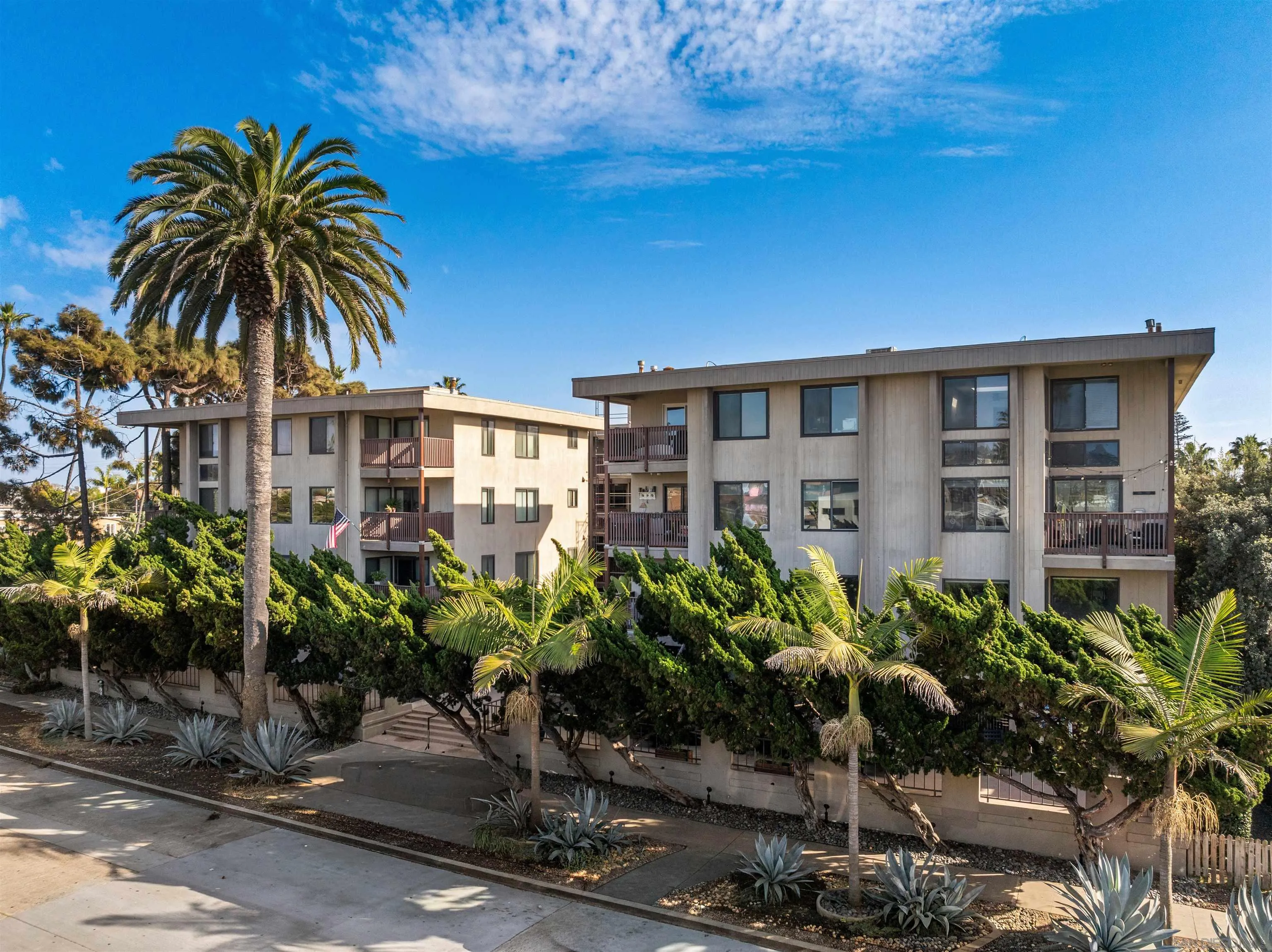 https://cdn.realtyfeed.com/cdn/127/260003419/318991644aa98916dc484fde40a741ab.webp