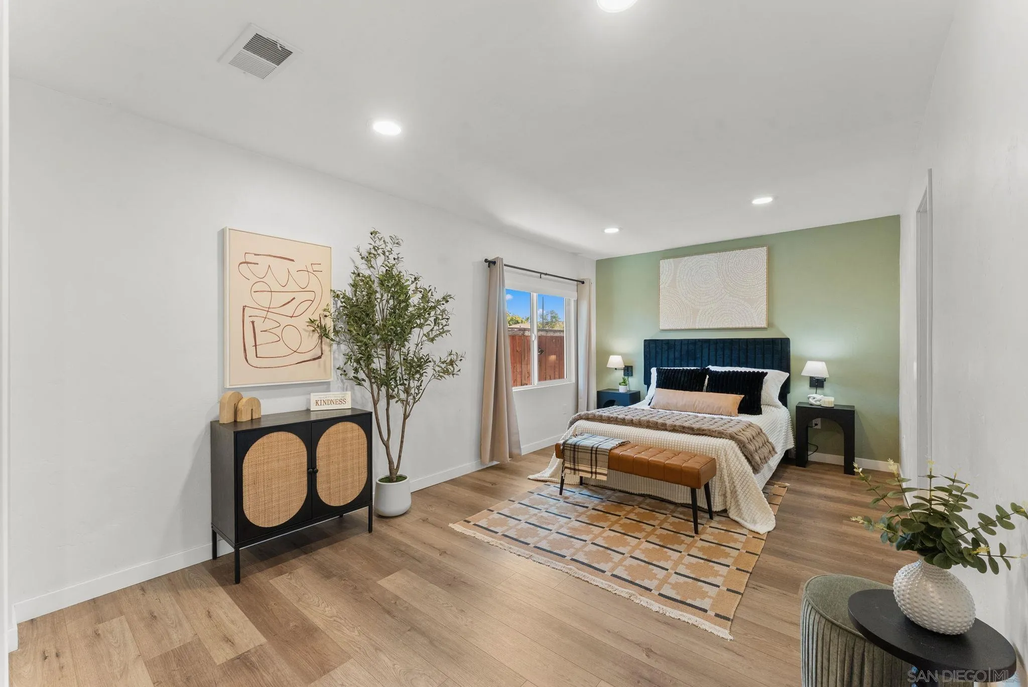 https://cdn.realtyfeed.com/cdn/127/260003422/3b32927a40d83d211876ac1404781d5e.webp