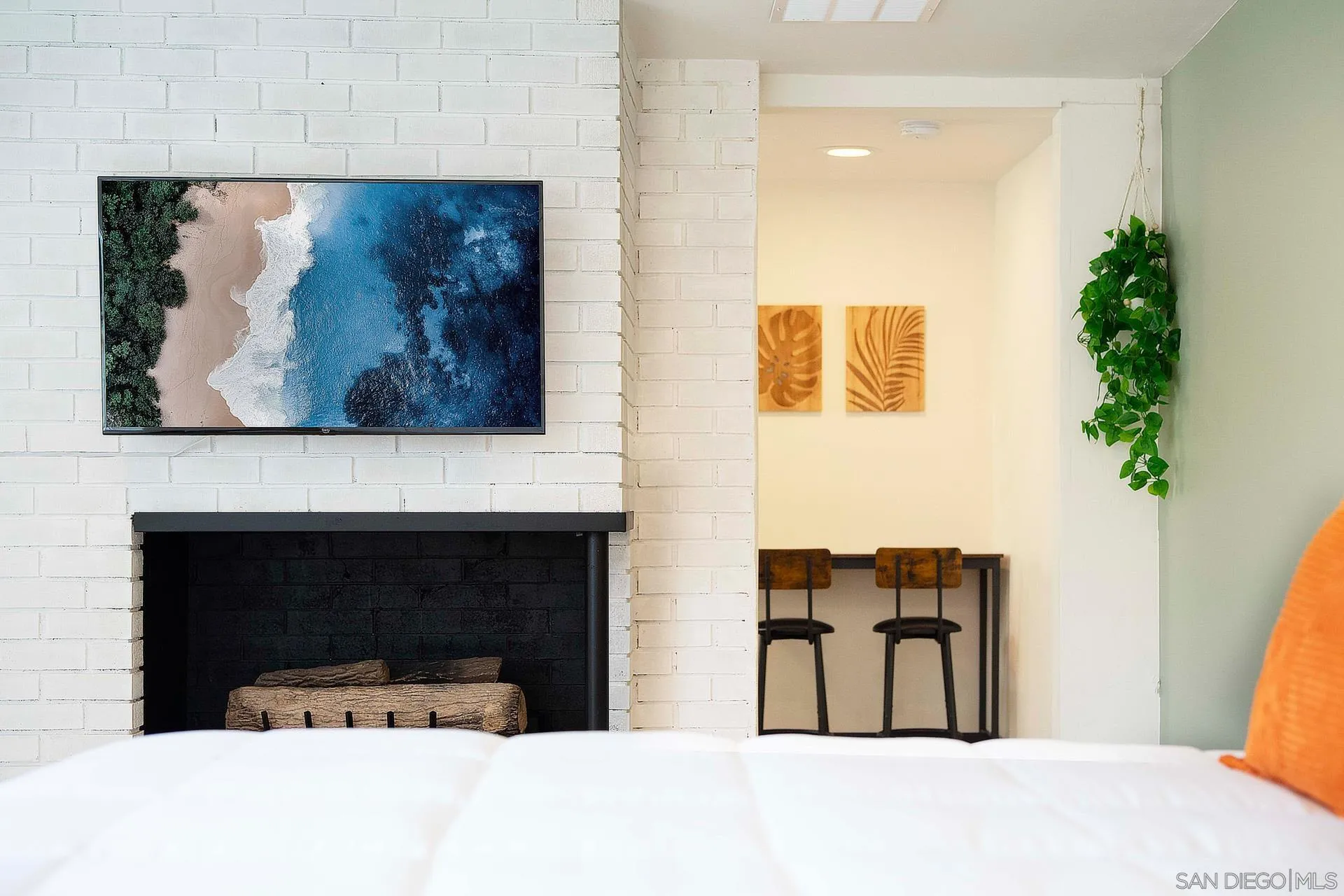 https://cdn.realtyfeed.com/cdn/127/260003422/6229e706f44a3a7f2018d287f3b6aeab.webp