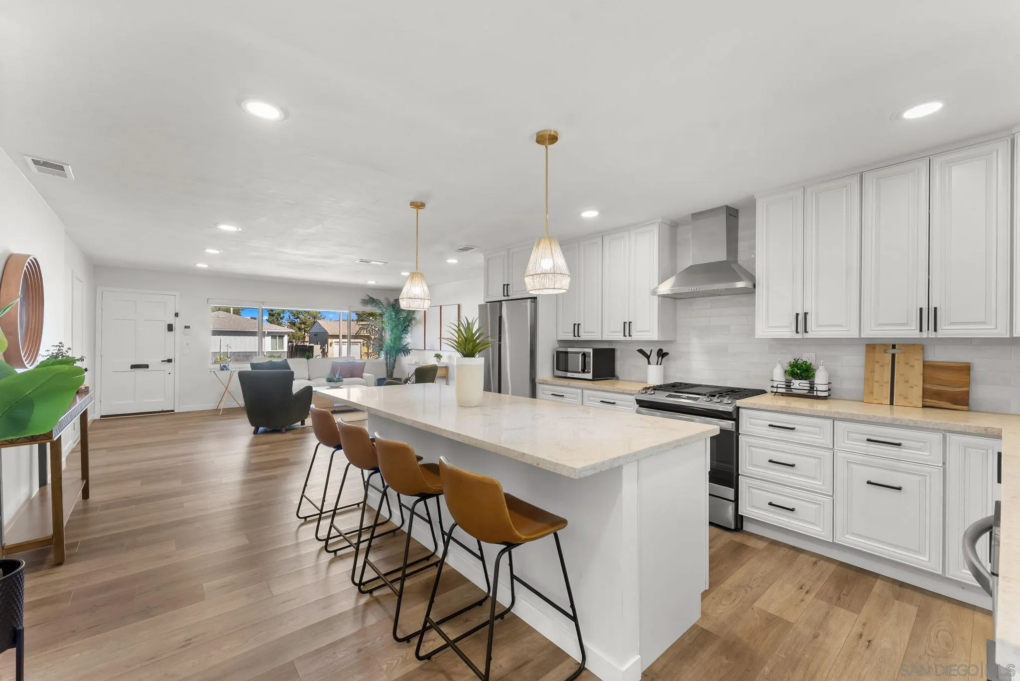 https://cdn.realtyfeed.com/cdn/127/260003422/7555703f472eec8970a13c28d28c46b4.webp