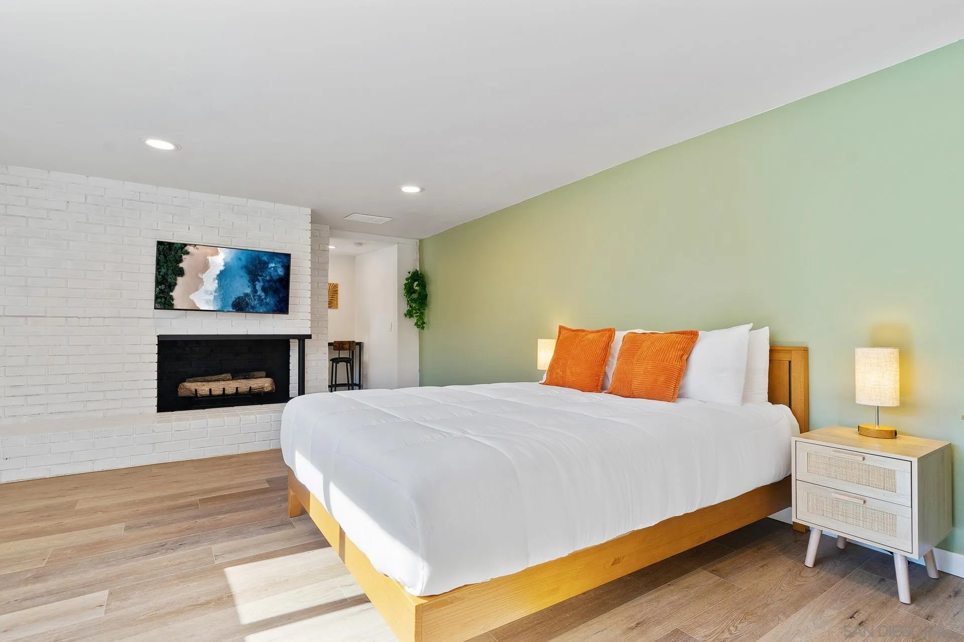 https://cdn.realtyfeed.com/cdn/127/260003422/a4ca0d7e954f05c94e4f749d3ba18598.webp