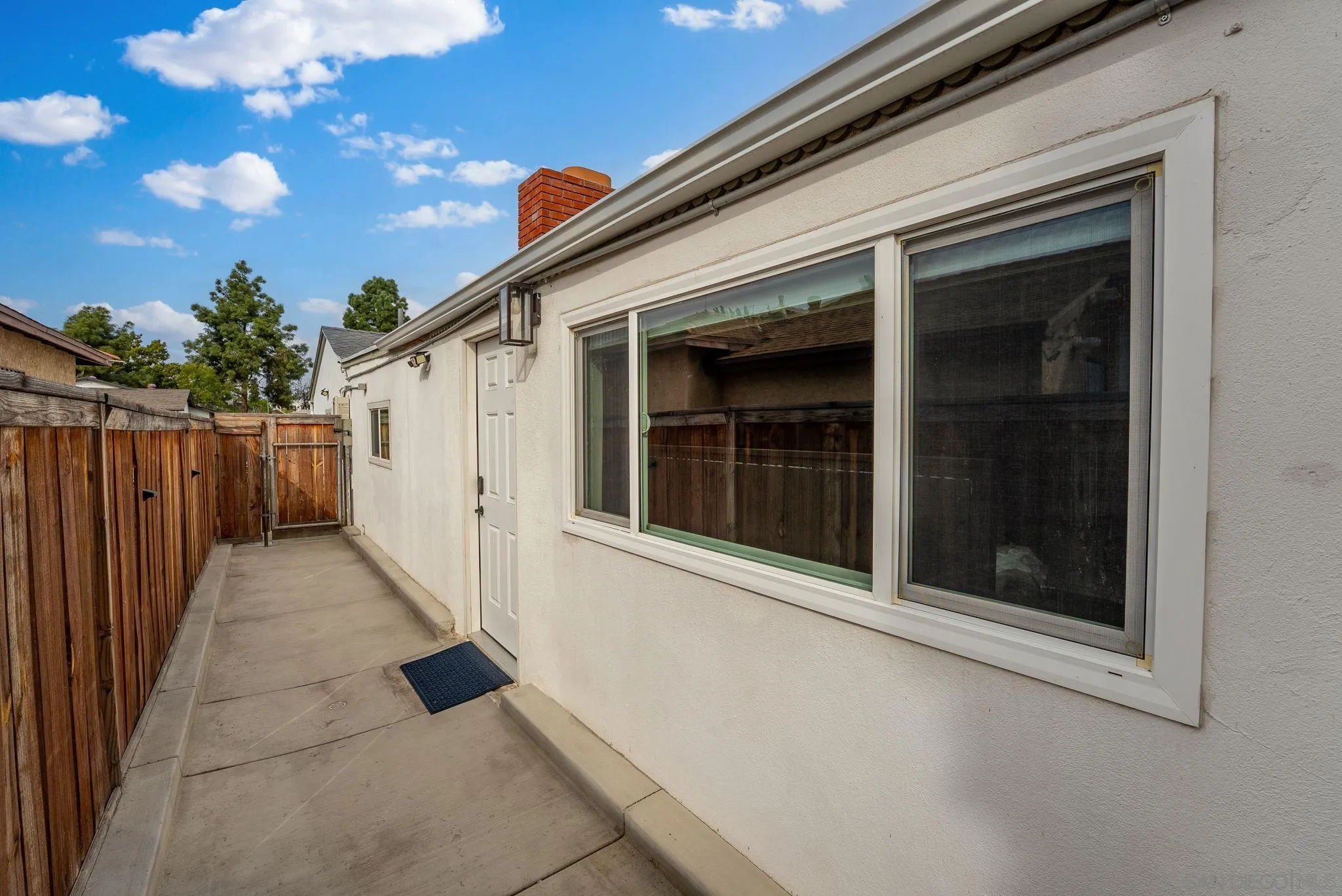https://cdn.realtyfeed.com/cdn/127/260003422/b1b6c11fb9fd19f868f87ca14fbd1036.webp